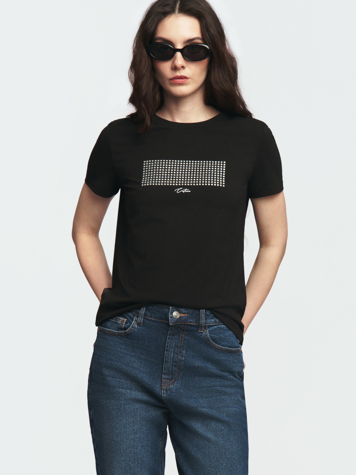 Трикотажная футболка с коротким рукавом и стразами