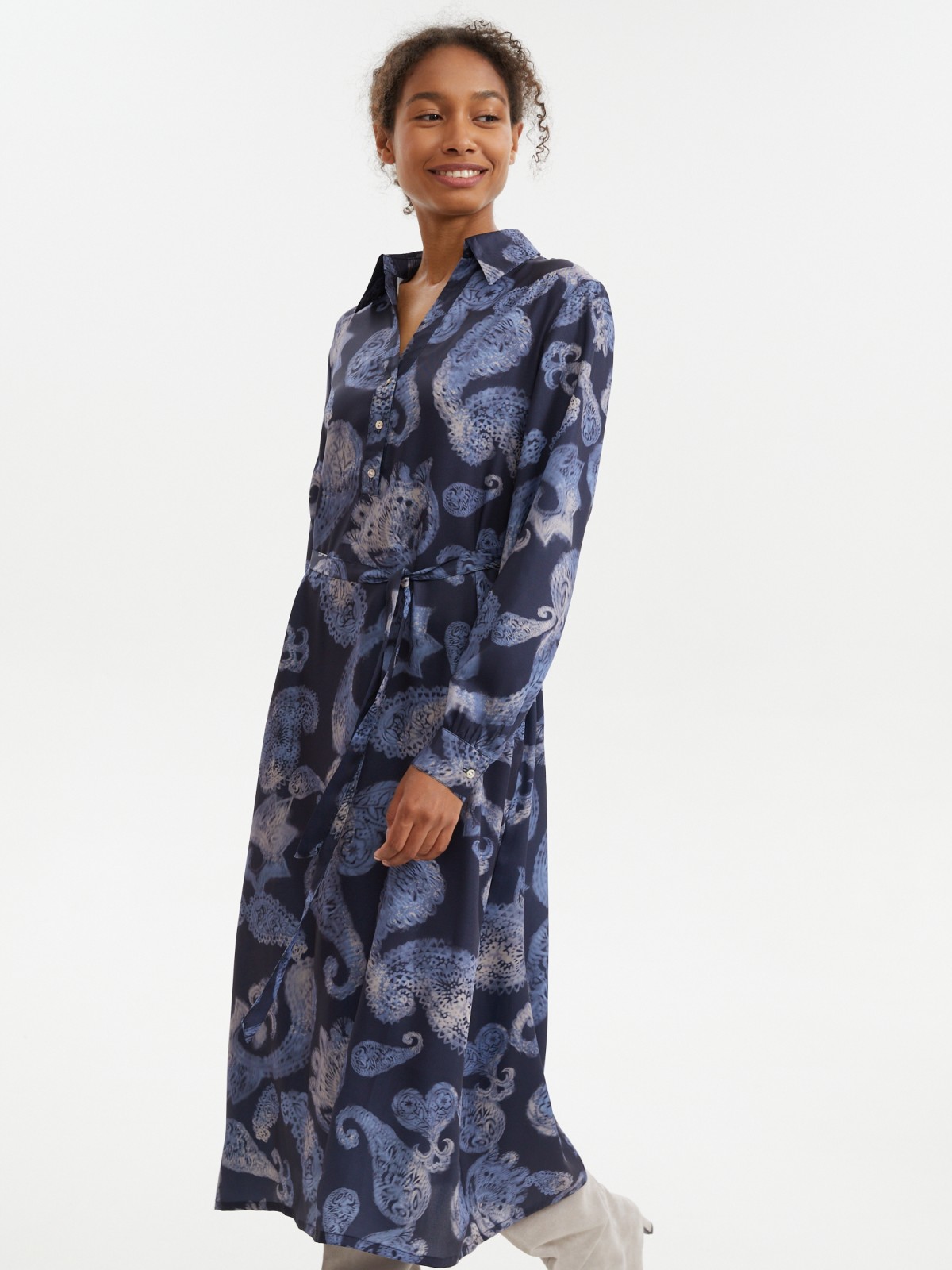 Платье миди с принтом и длинным рукавом