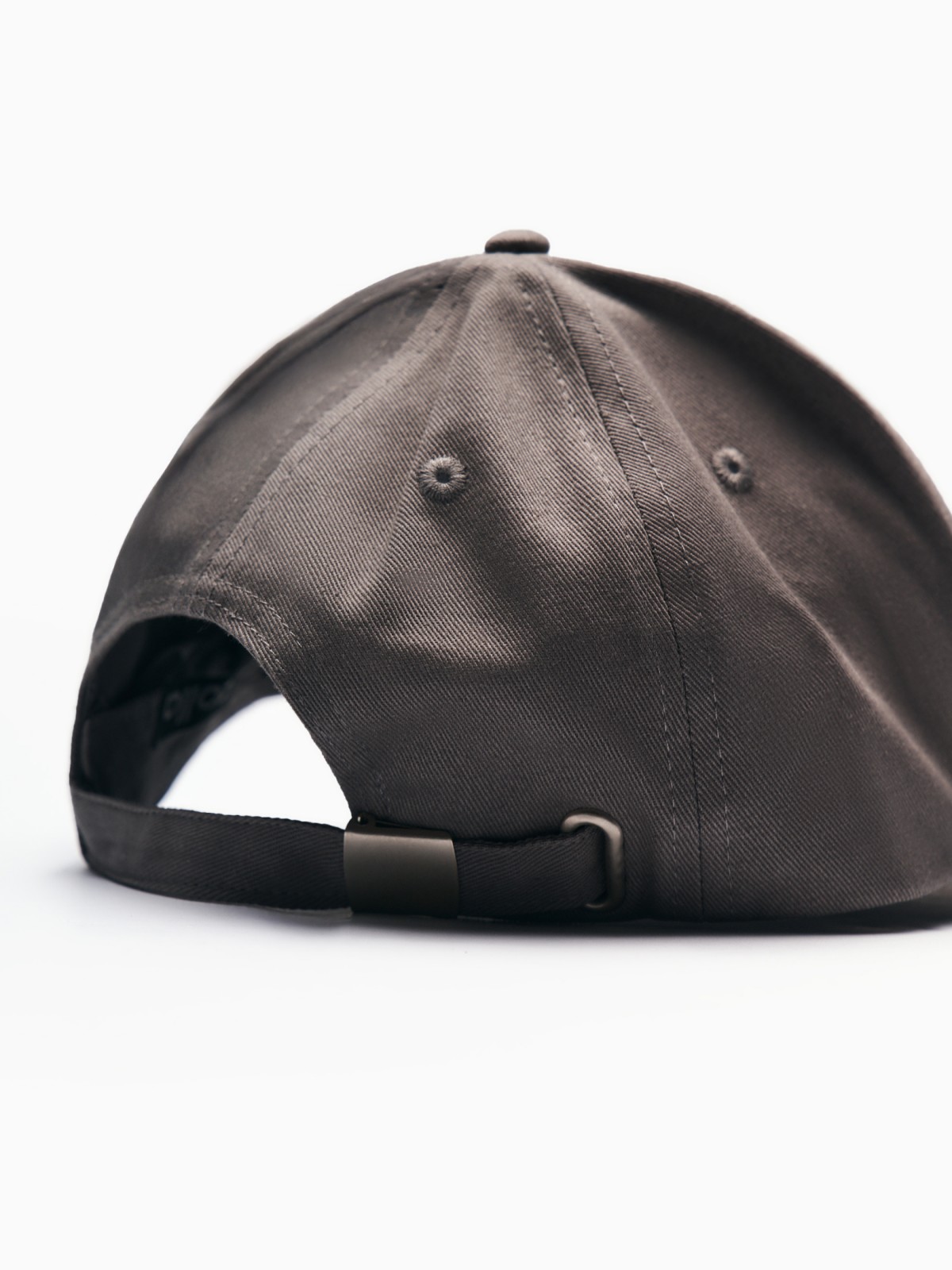 Бейсболка из хлопка с полукруглым козырьком