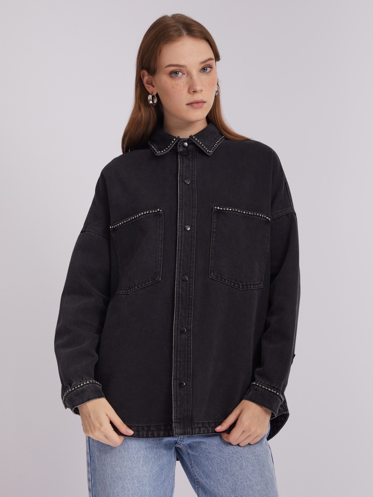 Джинсовая куртка-рубашка оверсайз силуэта со стразами zolla 023315D1G021, цвет черный, размер XXS - фото 4