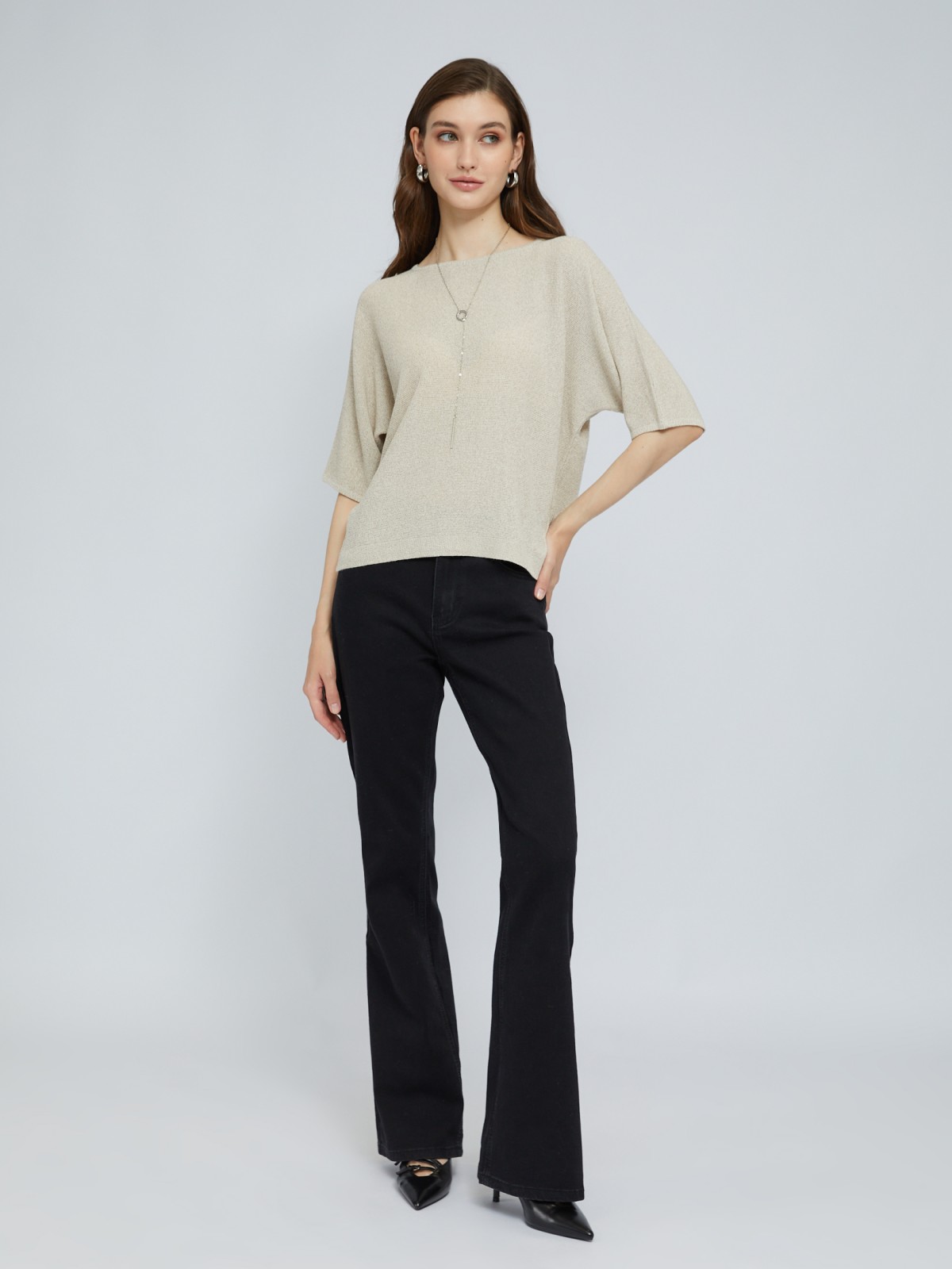 Блестящий джемпер с люрексом и декоративной подвеской