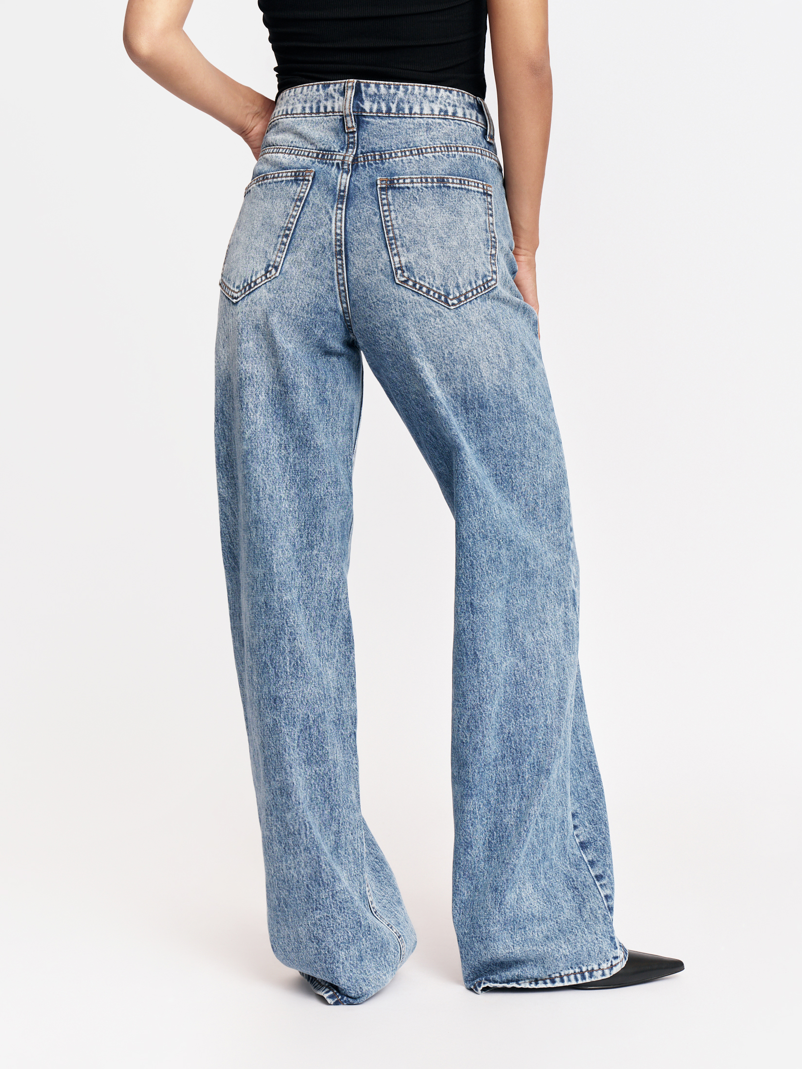 Джинсы прямого силуэта с высокой посадкой