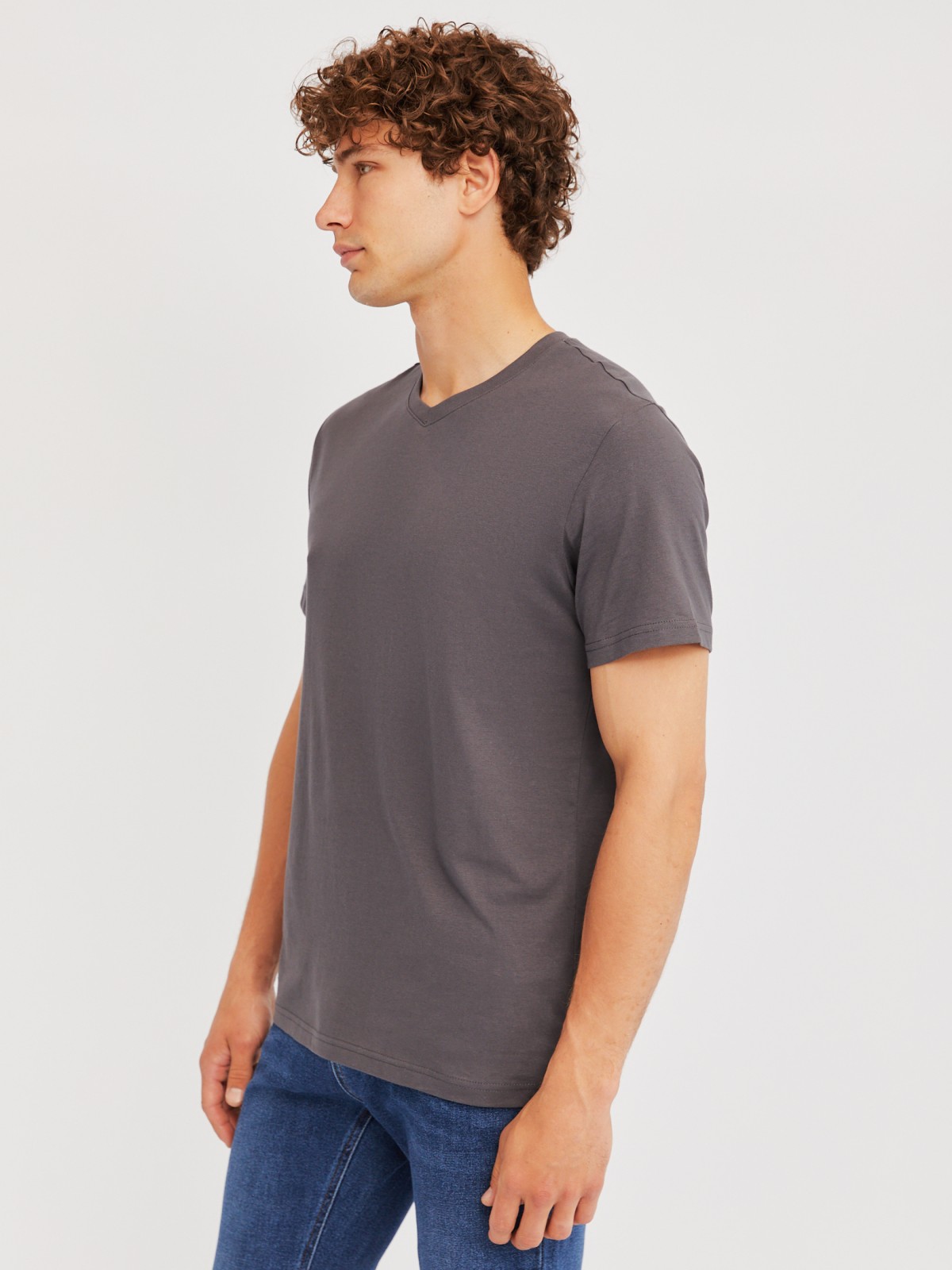 Футболка из хлопка с треугольным вырезом