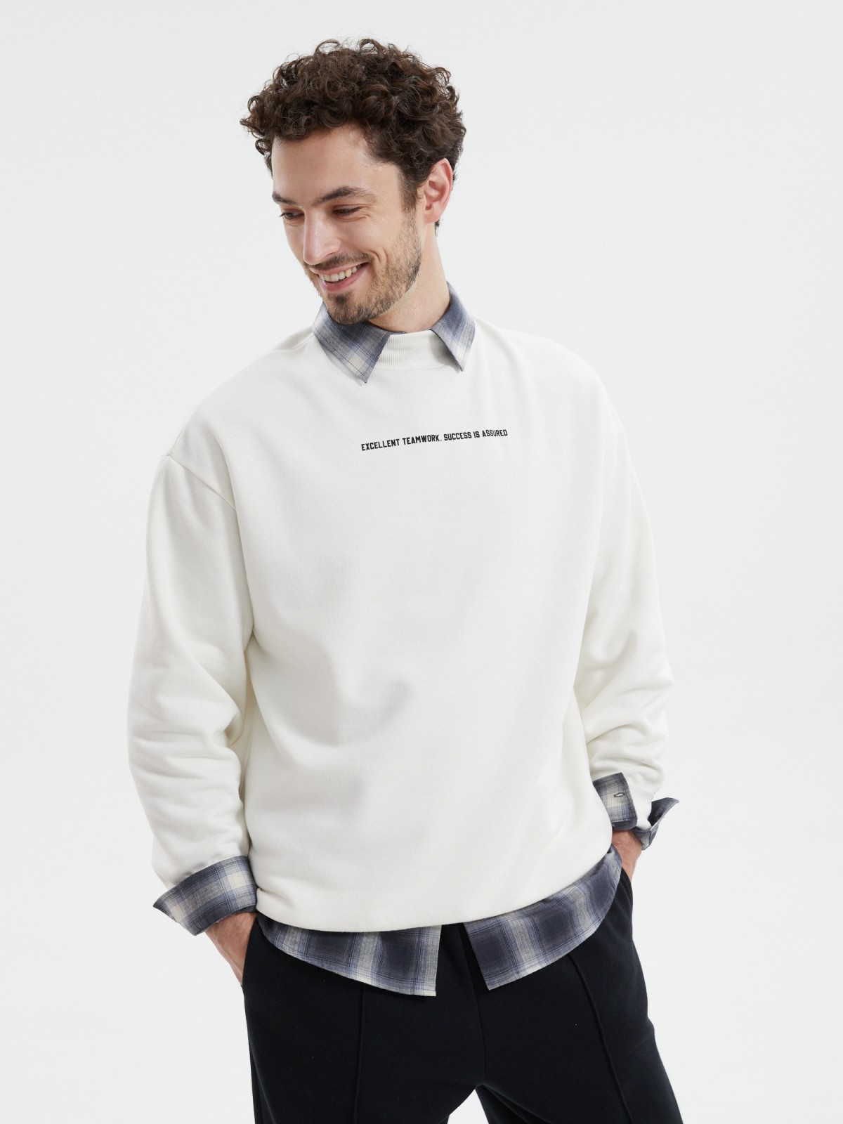 Трикотажный свитшот с принтом-надписью