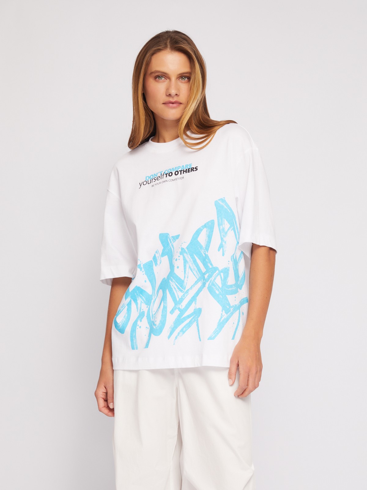 Футболка оверсайз из хлопка с коротким рукавом и надписями