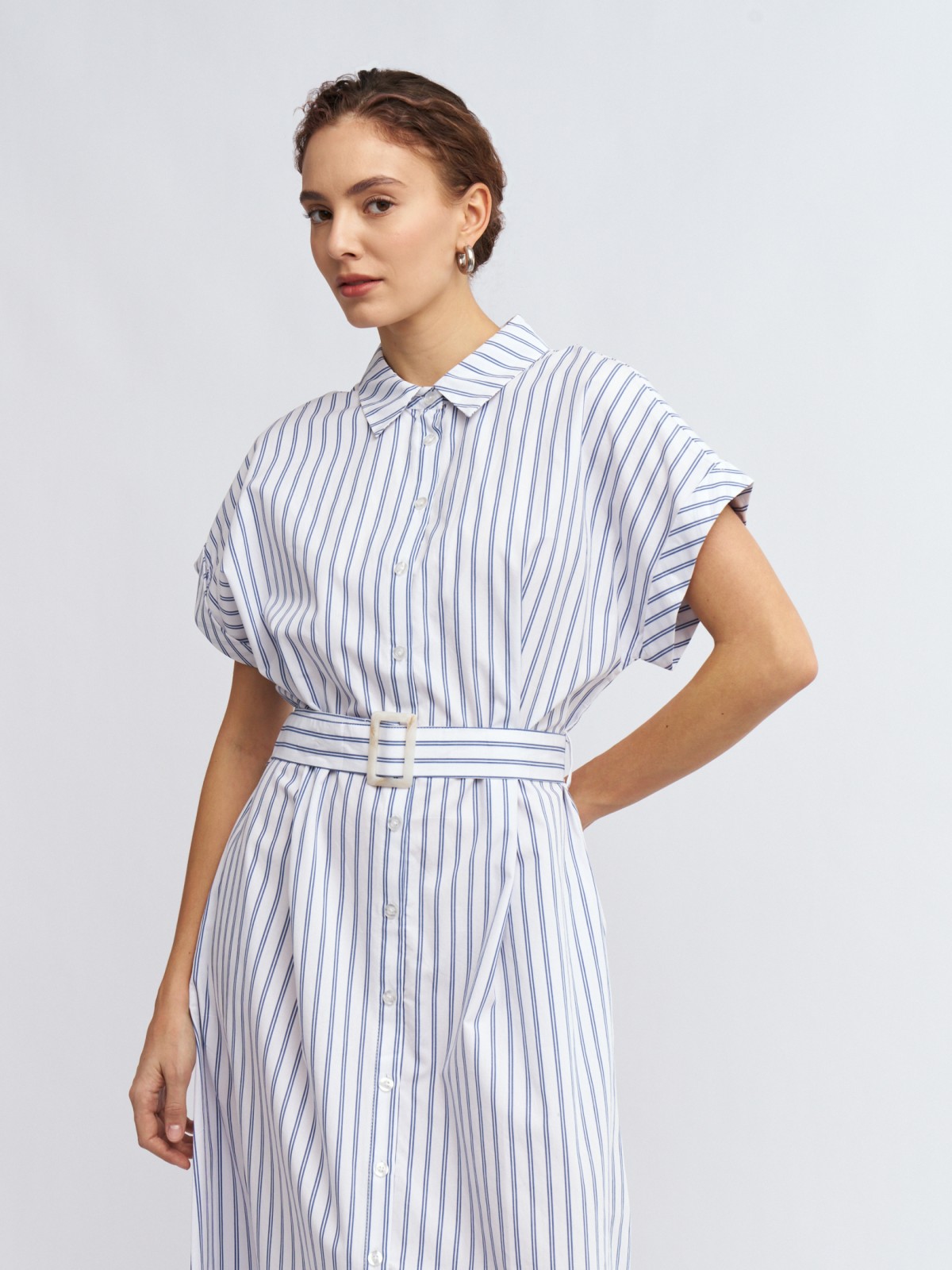 Платье-рубашка с коротким рукавом и поясом