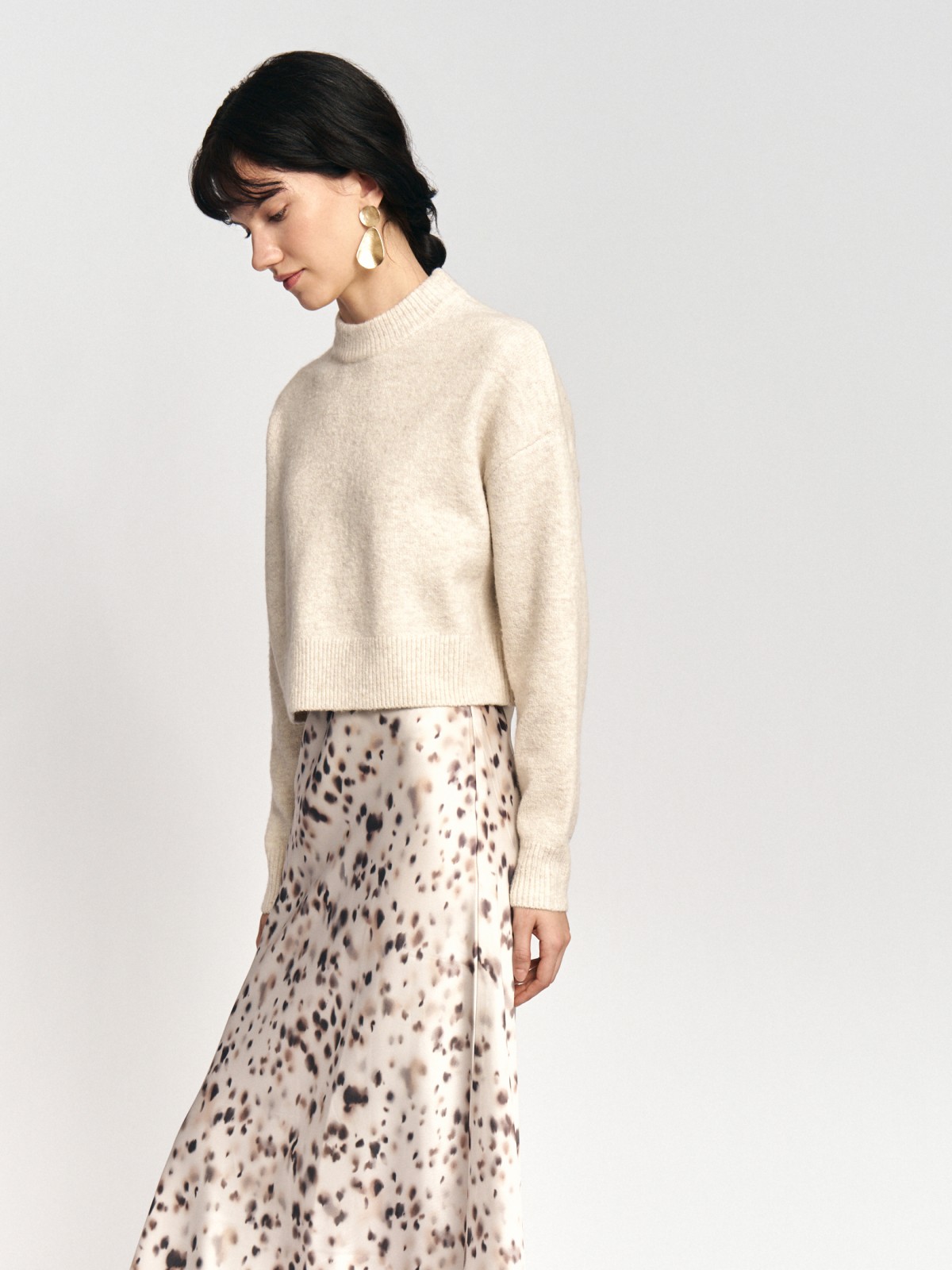 Вязаный свитер с воротником-стойкой