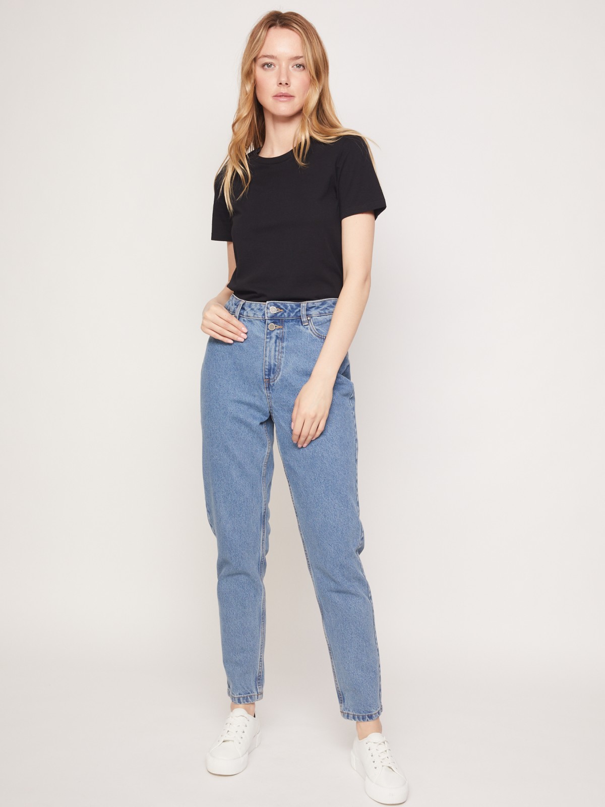 Джинсы силуэта Mom Fit