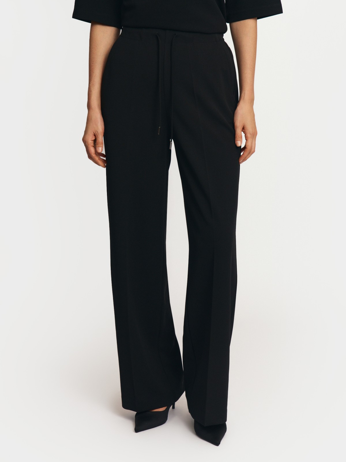 Брюки прямого фасона на резинке со стрелками