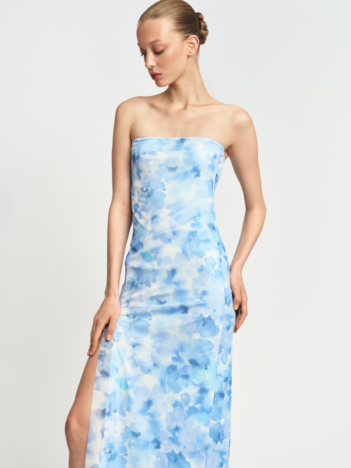 Платье-бандо из сетки с разрезом