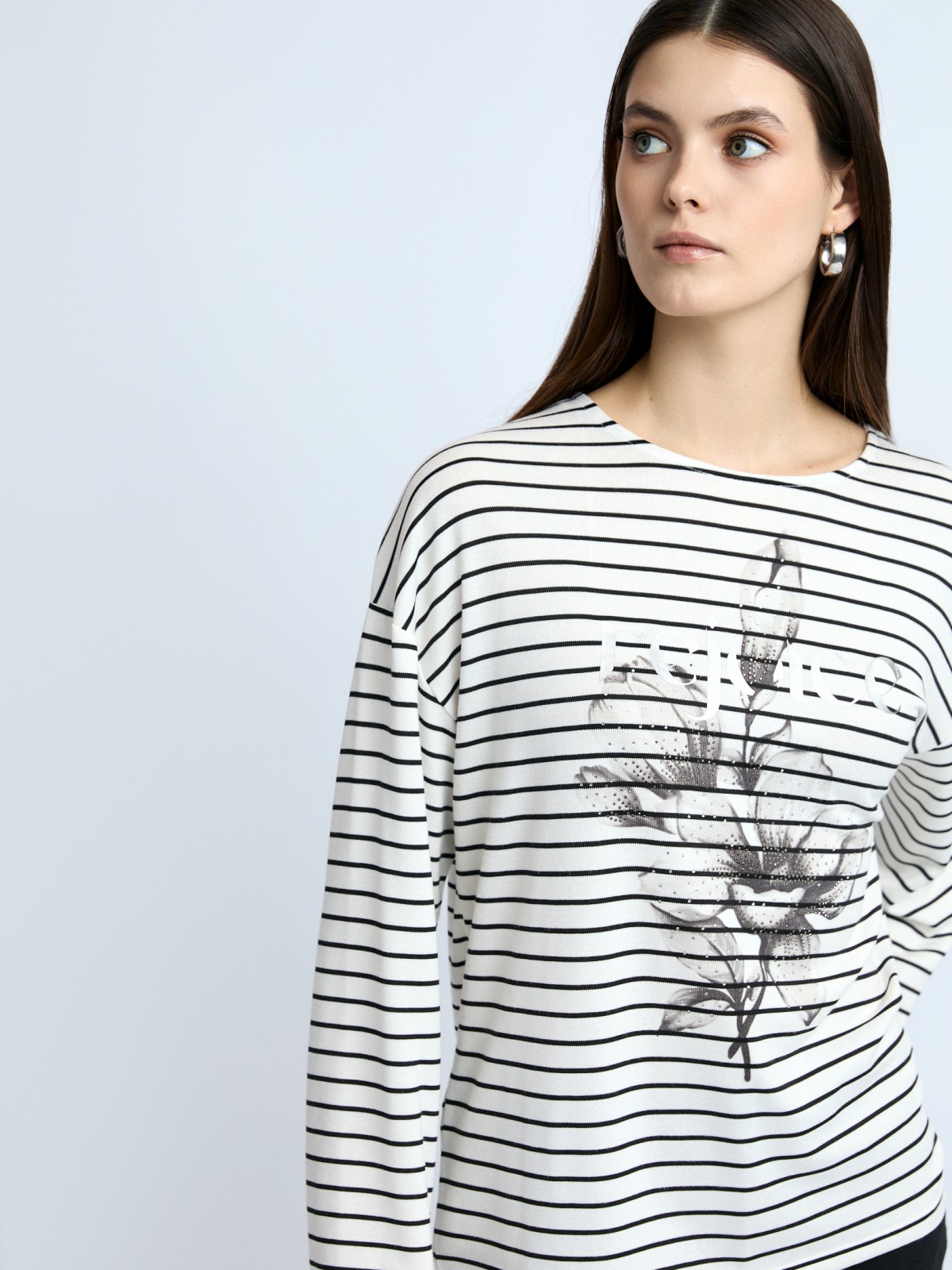 Лонгслив-тельняшка в полоску со стразами
