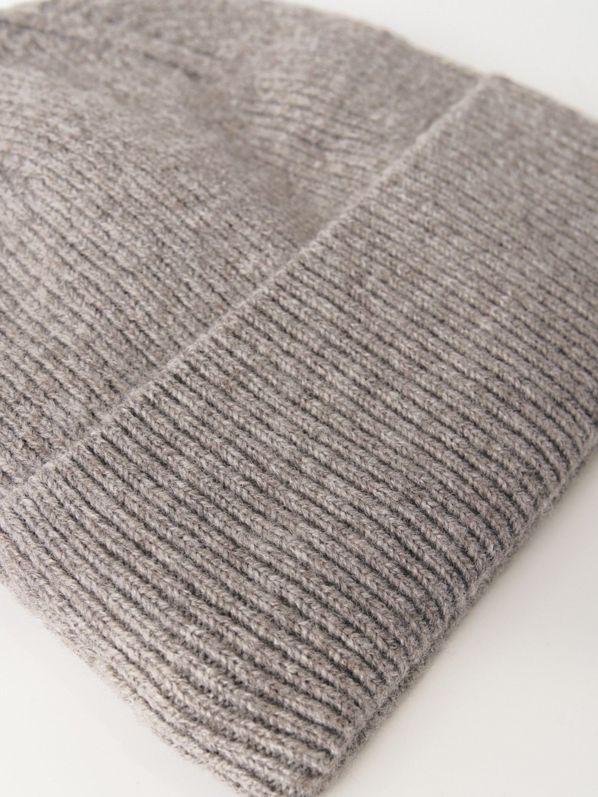 Вязаная шапка-бини на флисе