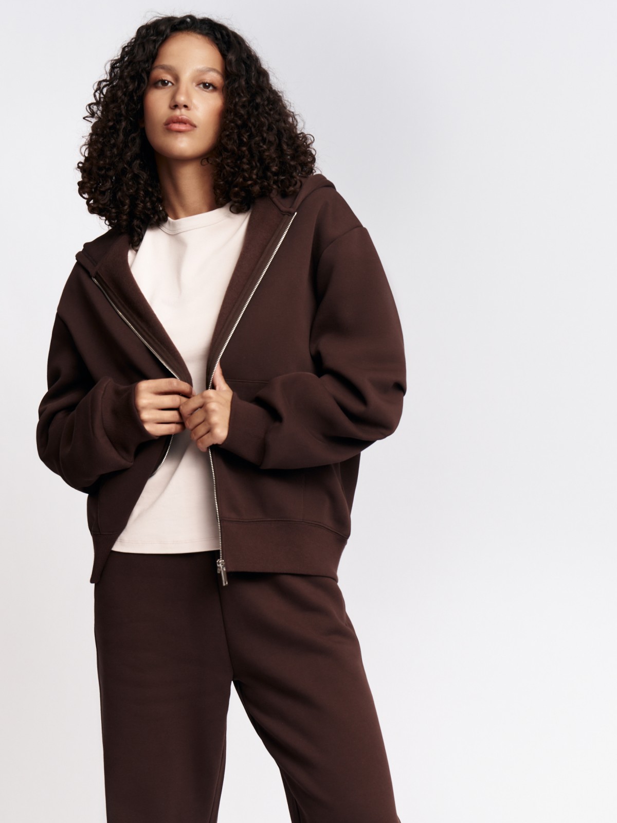 Утеплённая толстовка на молнии с начёсом и капюшоном