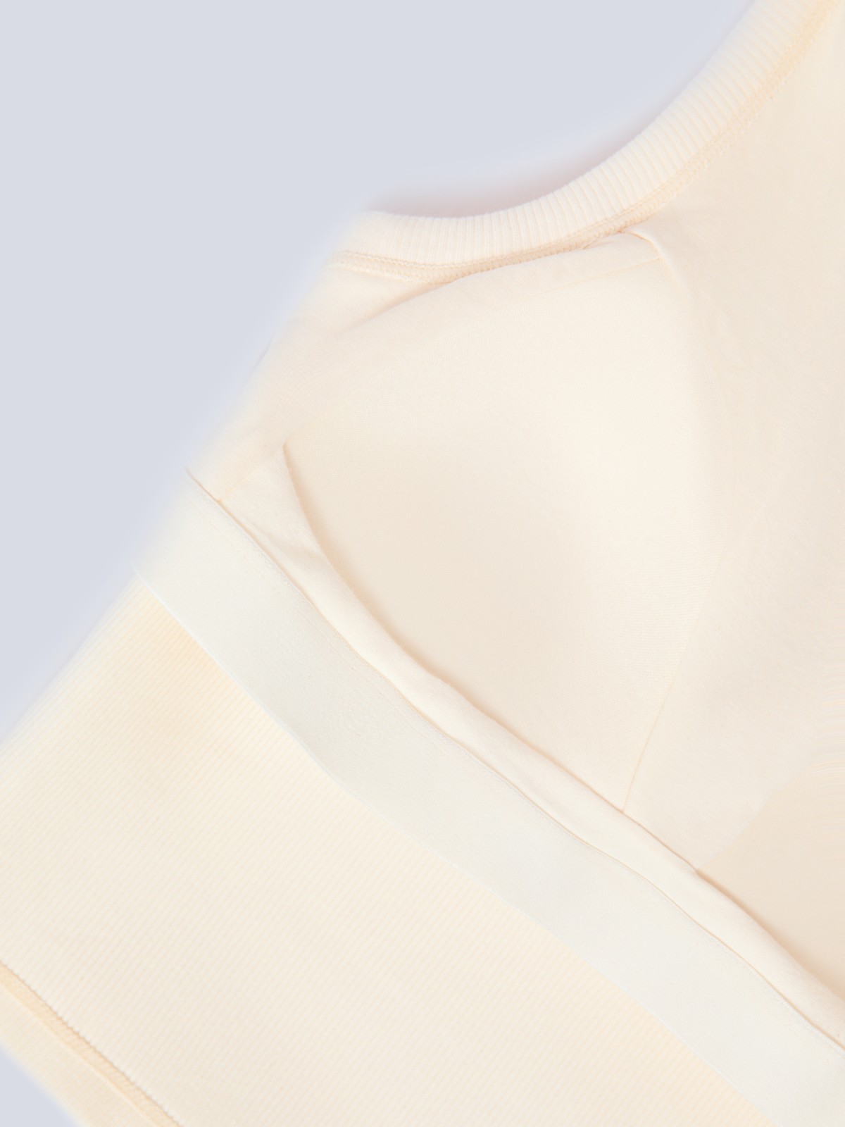 Спортивная майка-топ с чашками