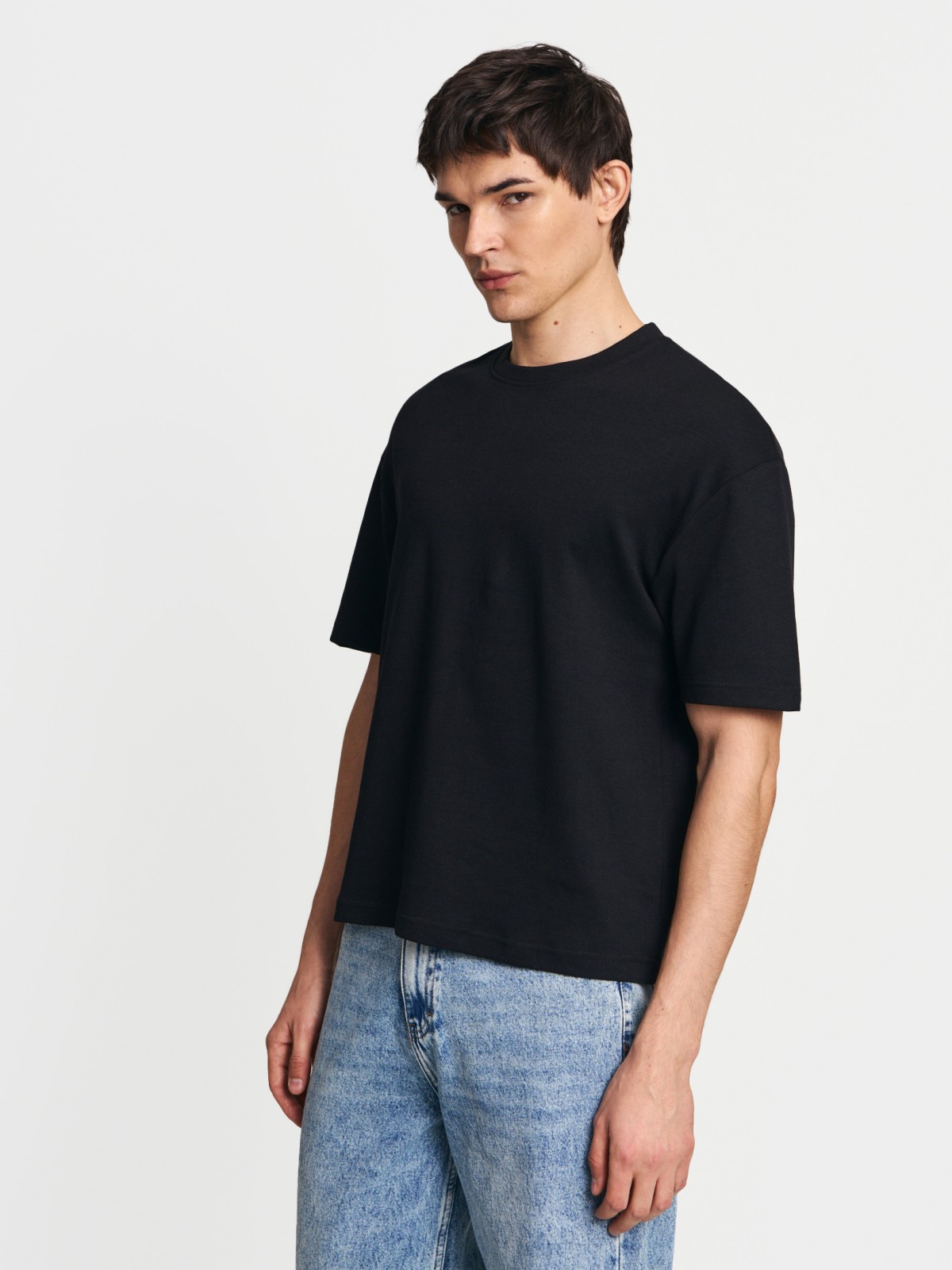 Однотонная базовая футболка из хлопка