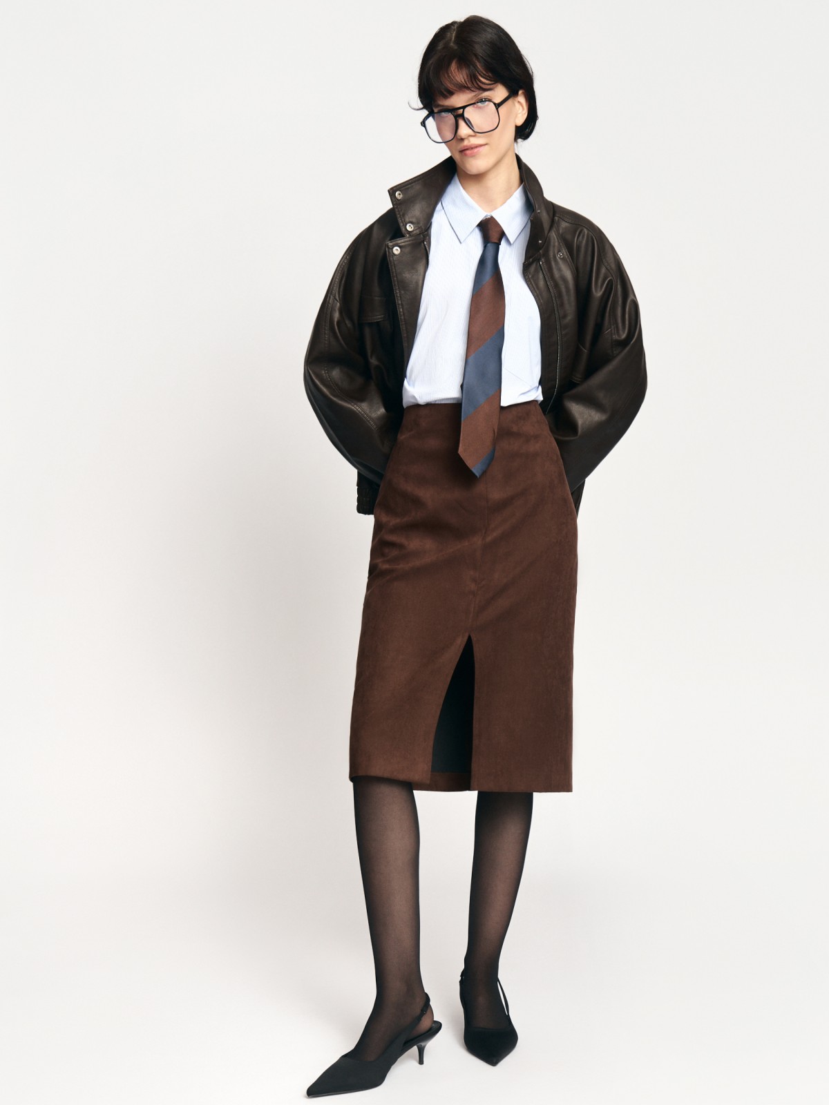 Юбка из экозамши с разрезом