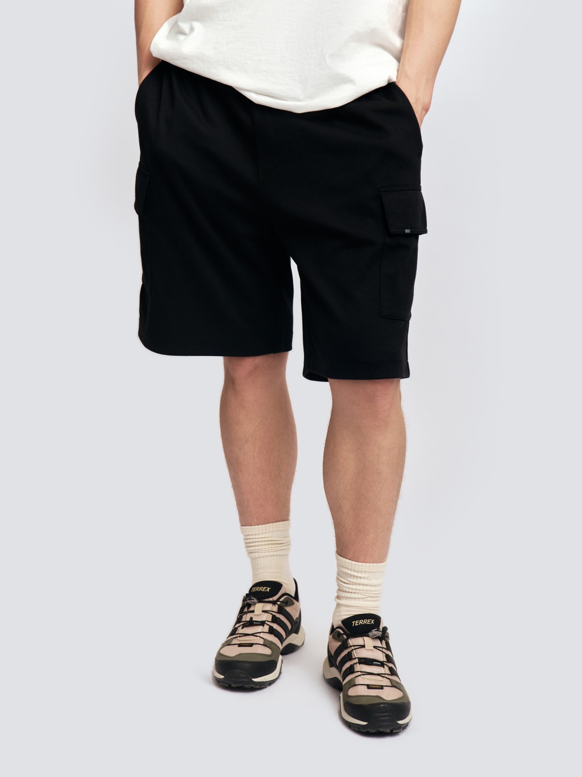 Шорты на резинке с карманами карго