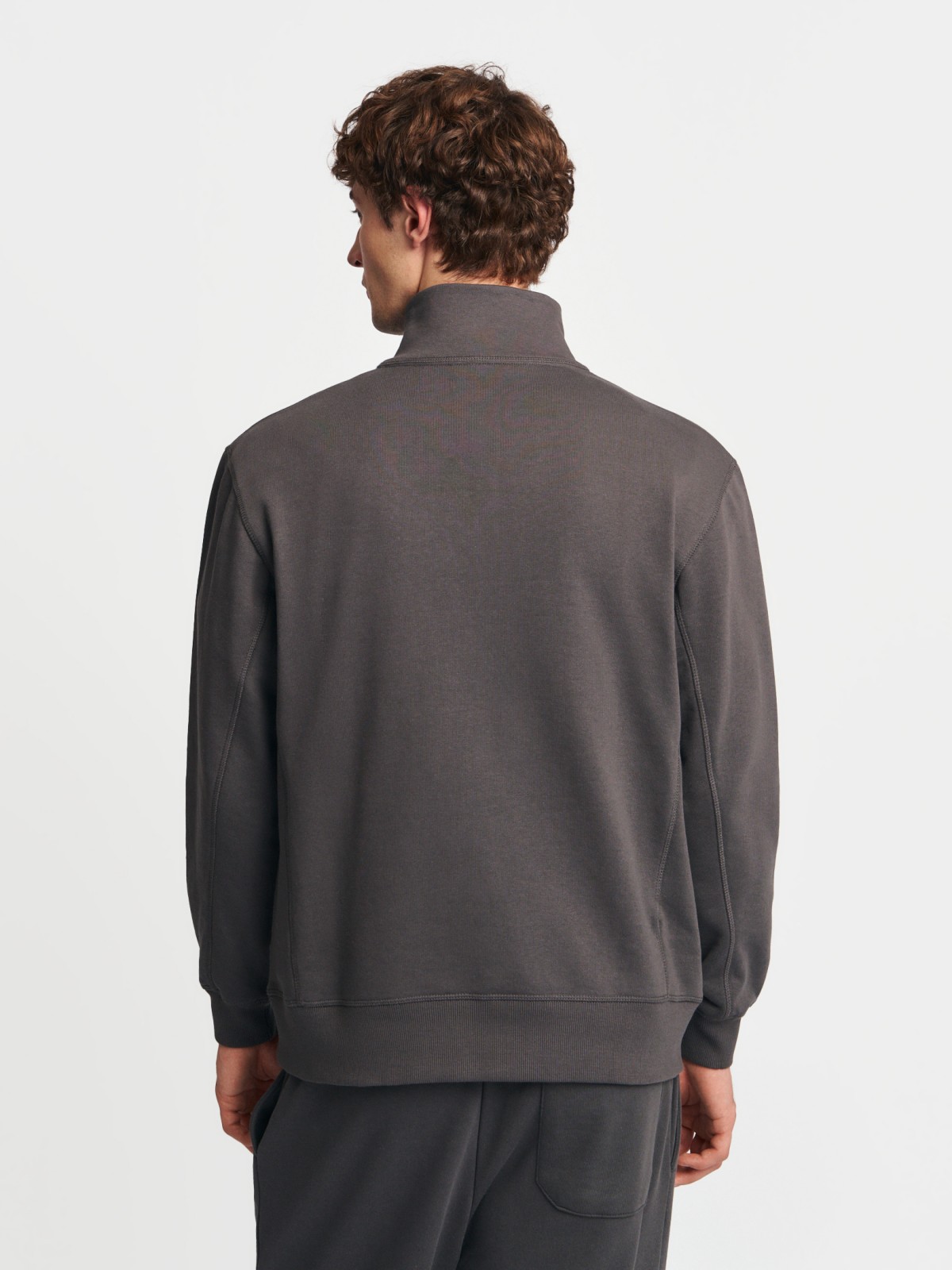 Однотонный свитшот на молнии