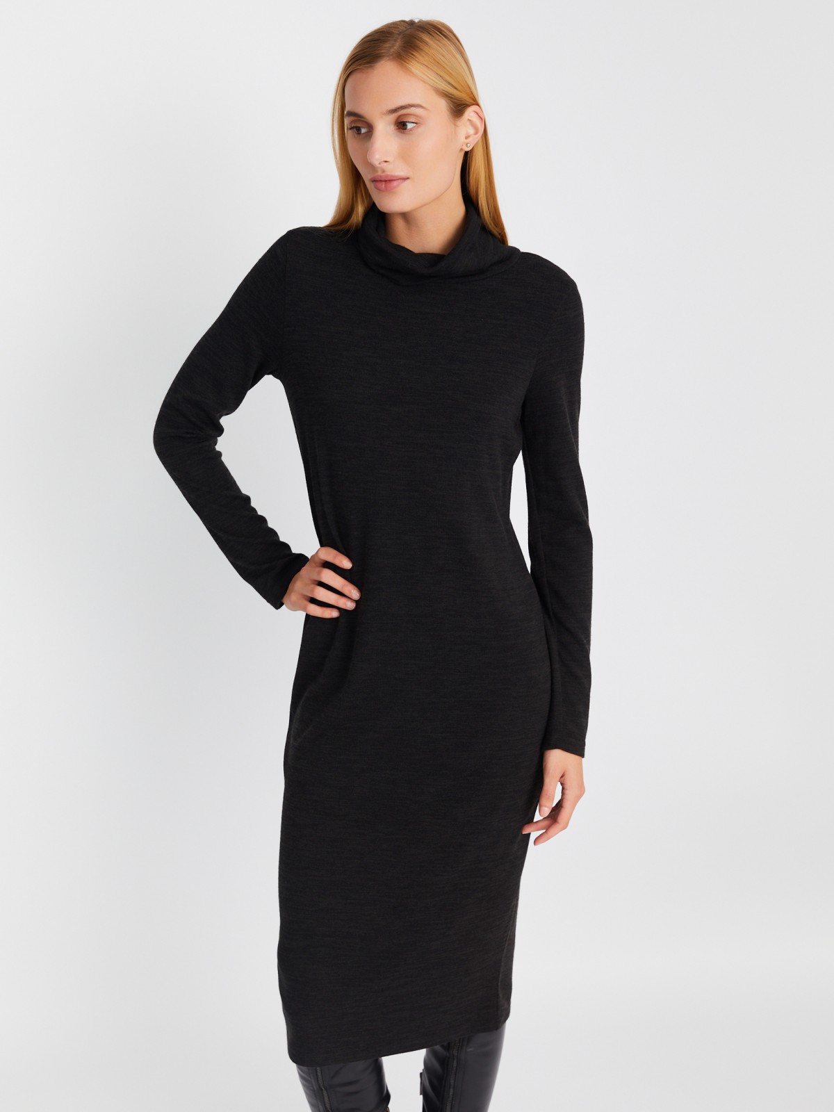 Трикотажное платье-свитер длины миди с высоким горлом zolla 02334819F062, цвет темно-серый, размер XS - фото 1