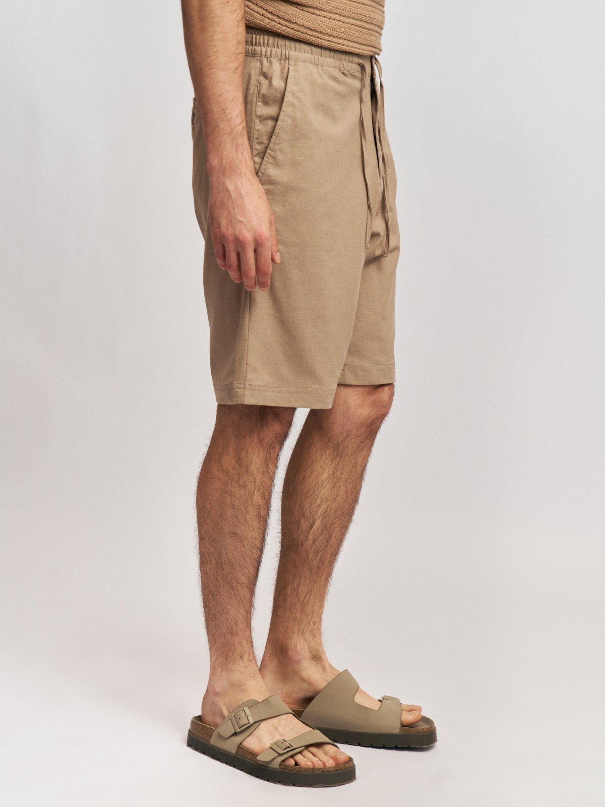 Удлинённые льняные шорты на резинке