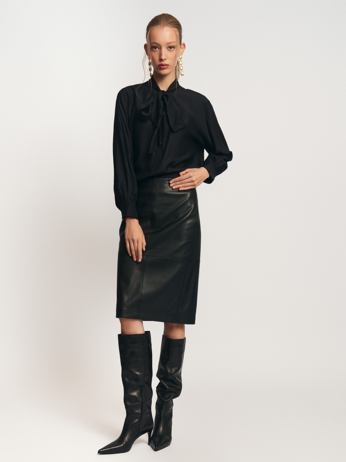 Юбка-карандаш из экокожи с разрезом