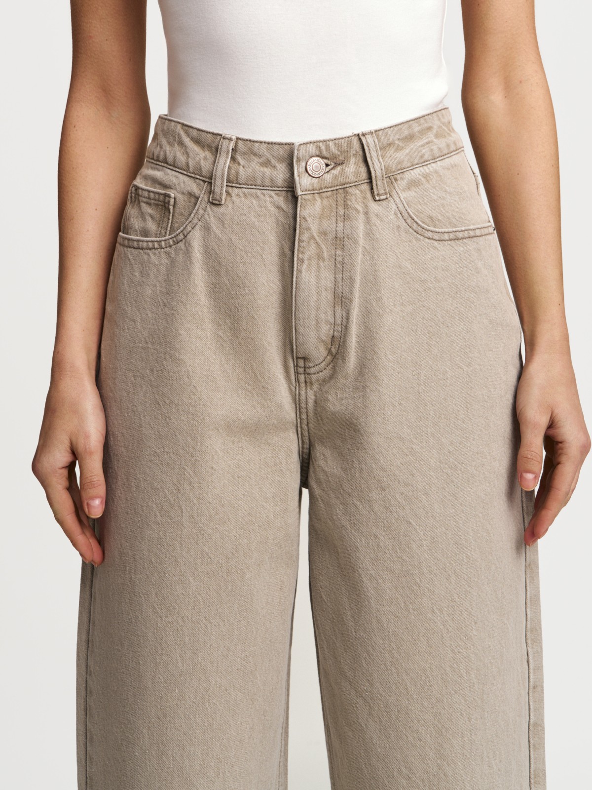 Джинсы силуэта Balloon с посадкой Loose