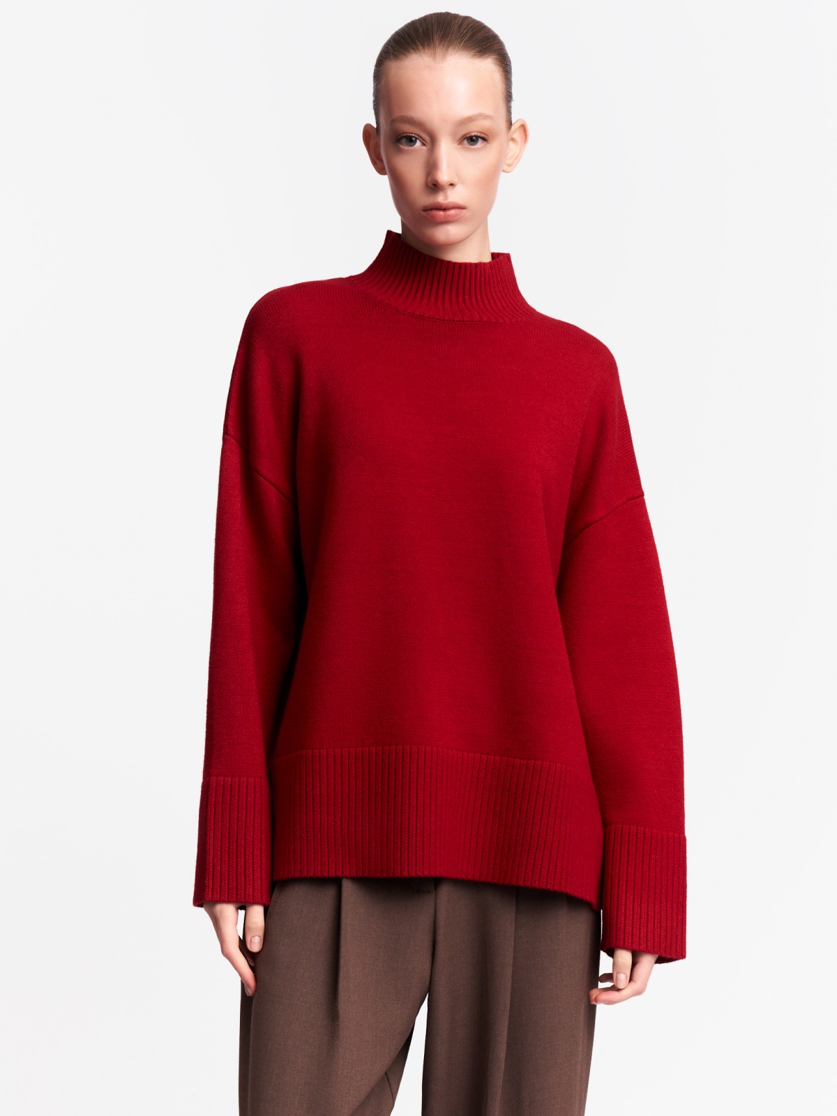 Вязаный свитер оверсайз фасона