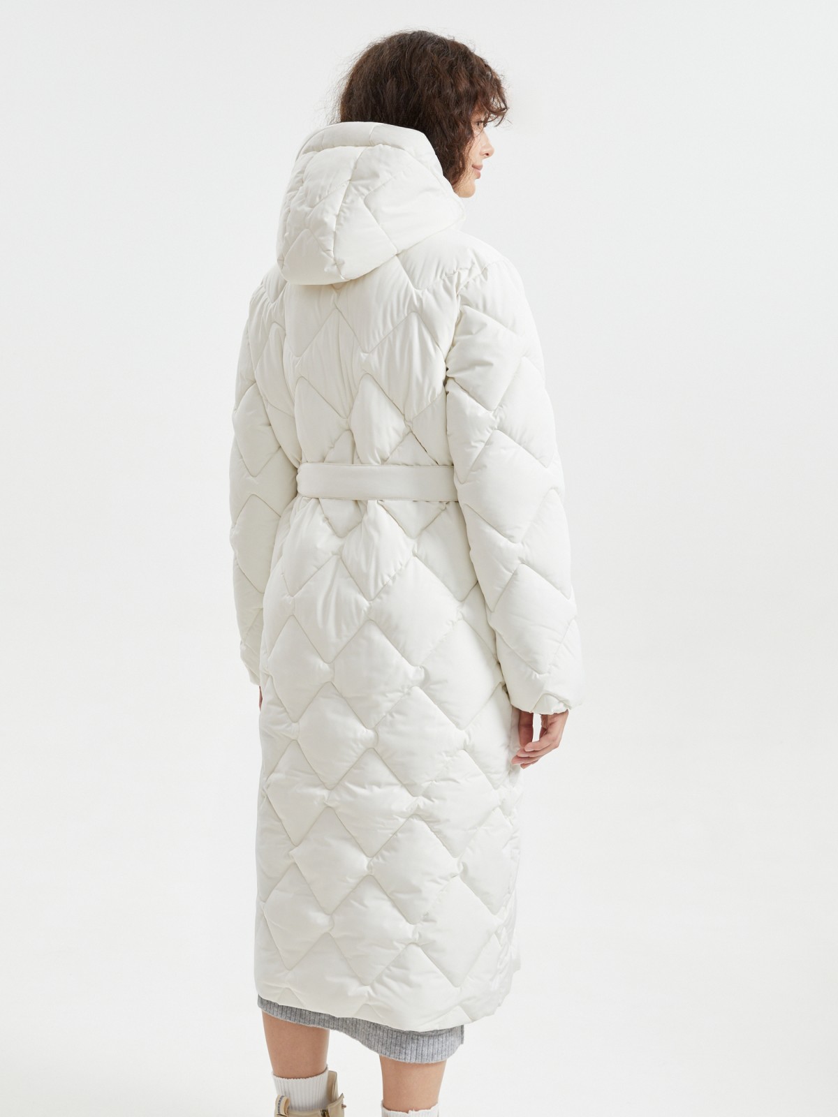 Тёплая стёганая куртка-пальто с капюшоном и поясом