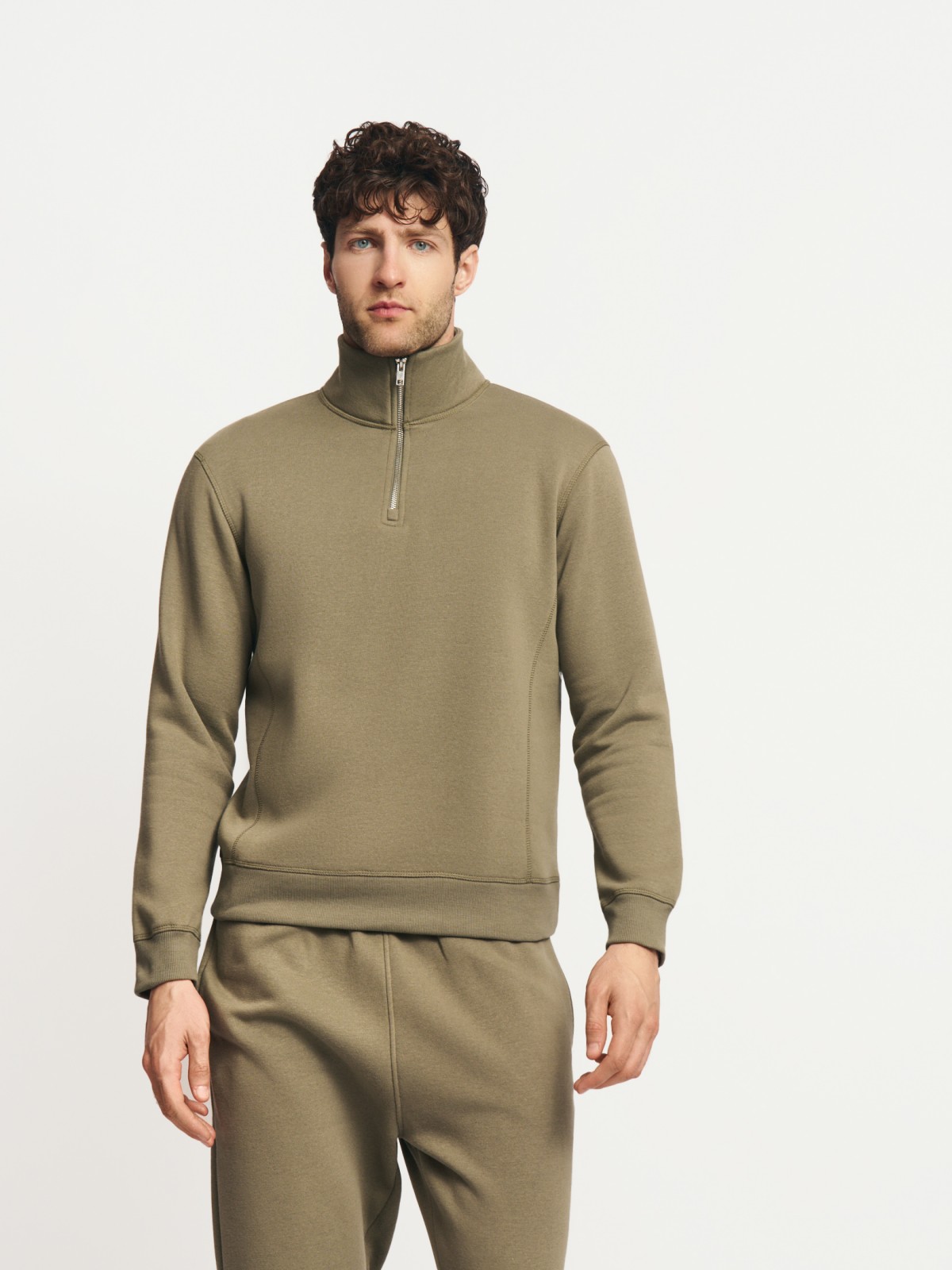 Утеплённый прямой свитшот на молнии с начёсом