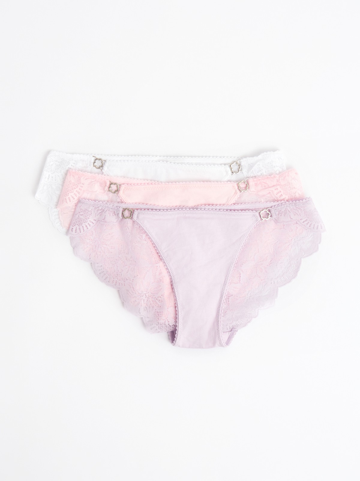 Набор трусов с кружевом 3 шт в комплекте 499₽
