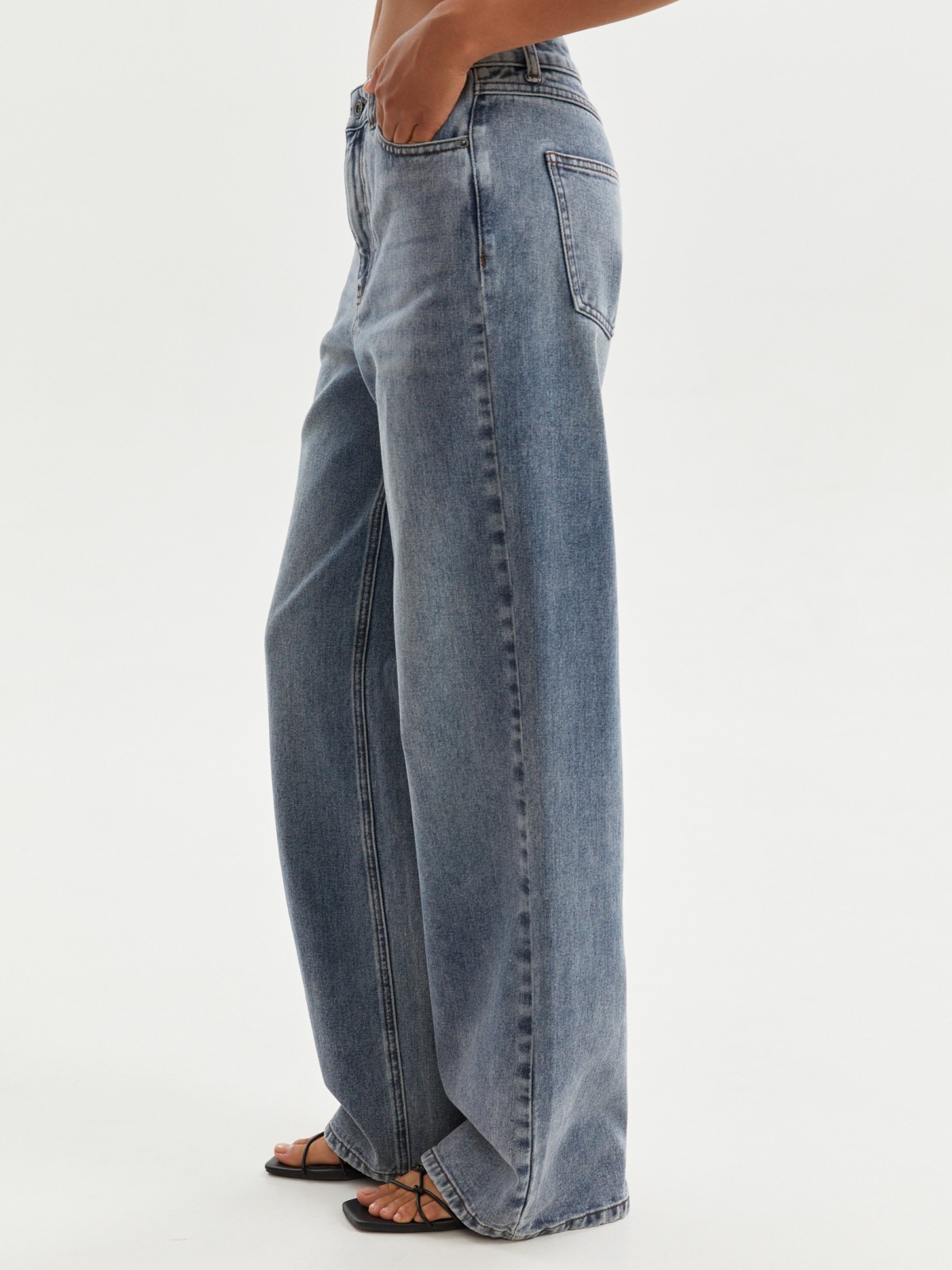 Джинсы силуэта Wide