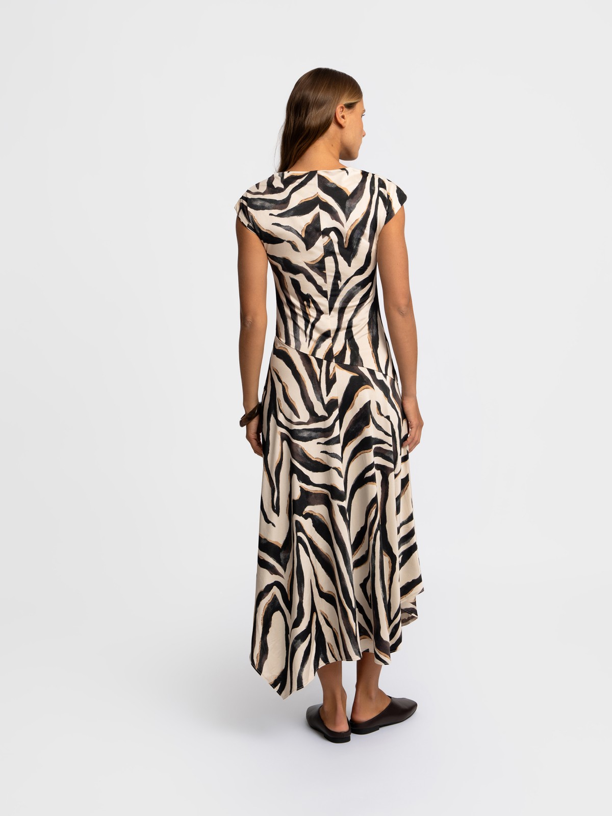 Асимметричное платье миди с принтом