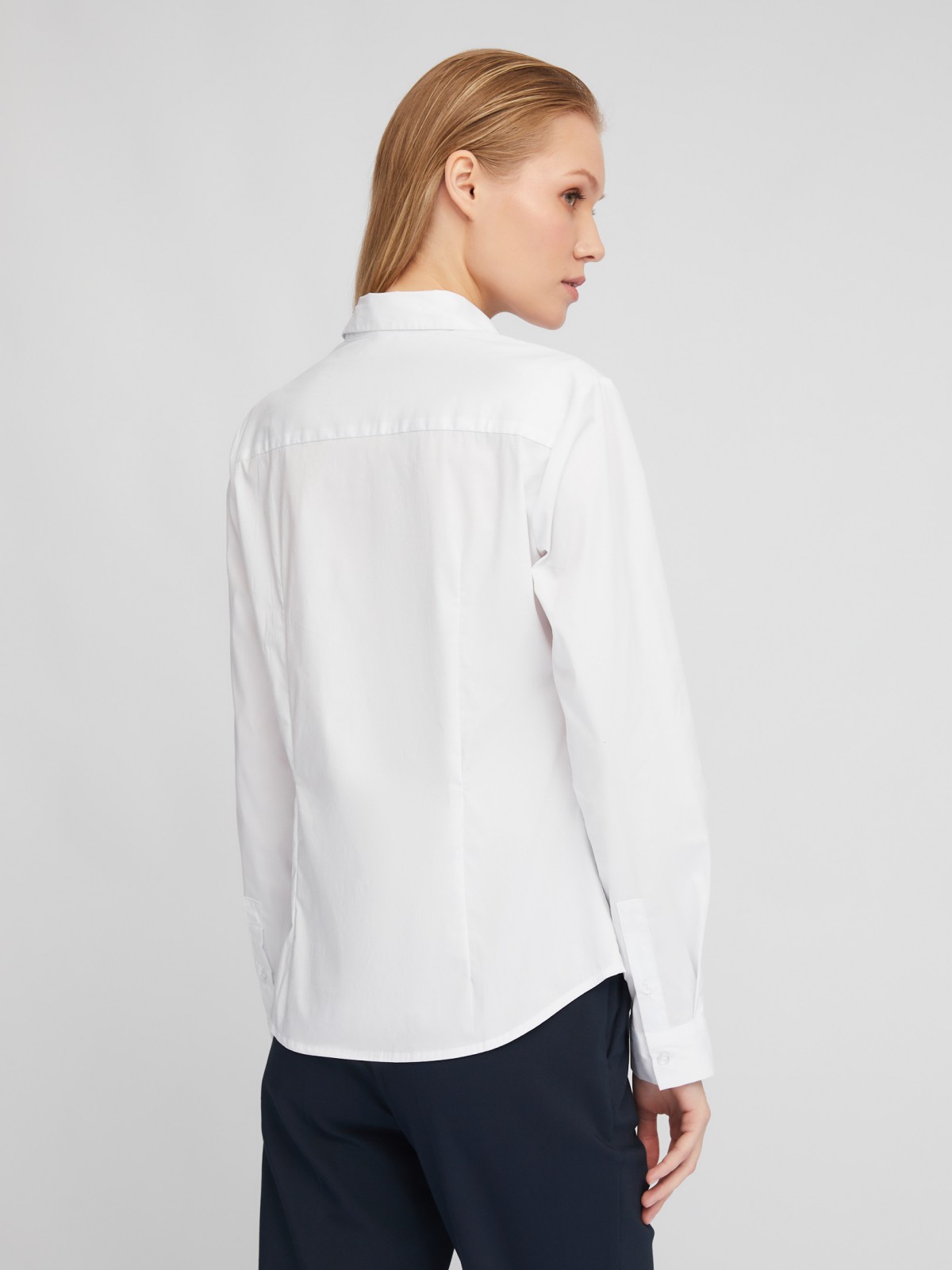 Офисная рубашка полуприлегающего силуэта с принтом-надписью zolla 024111159082, цвет белый, размер XS - фото 6