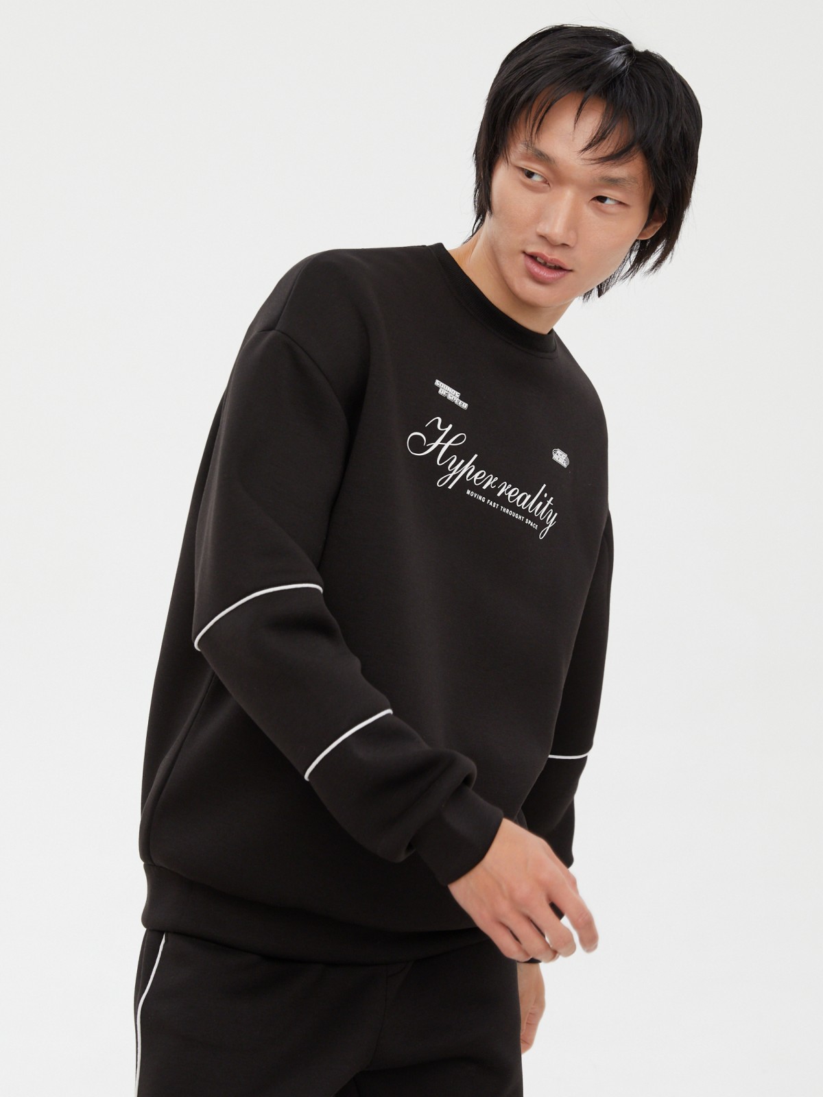 Трикотажный свитшот с принтом-надписью