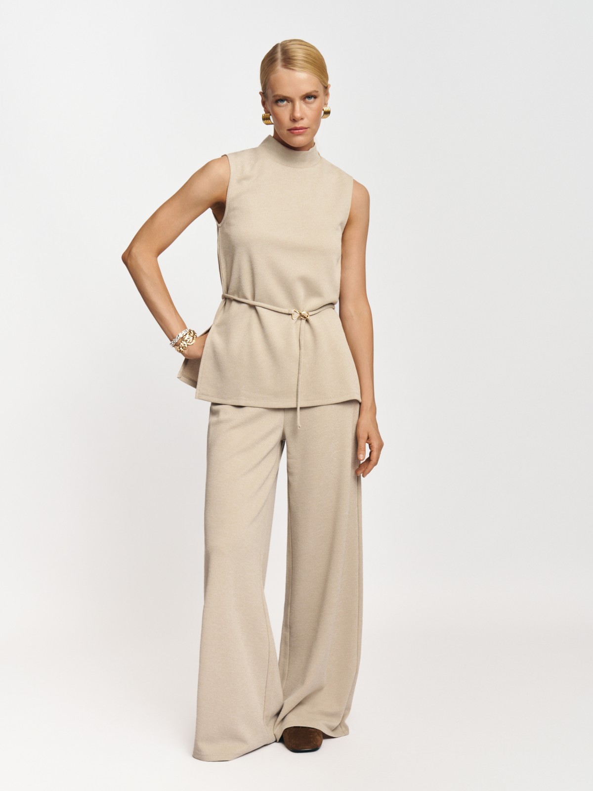 Прямые трикотажные брюки на резинке