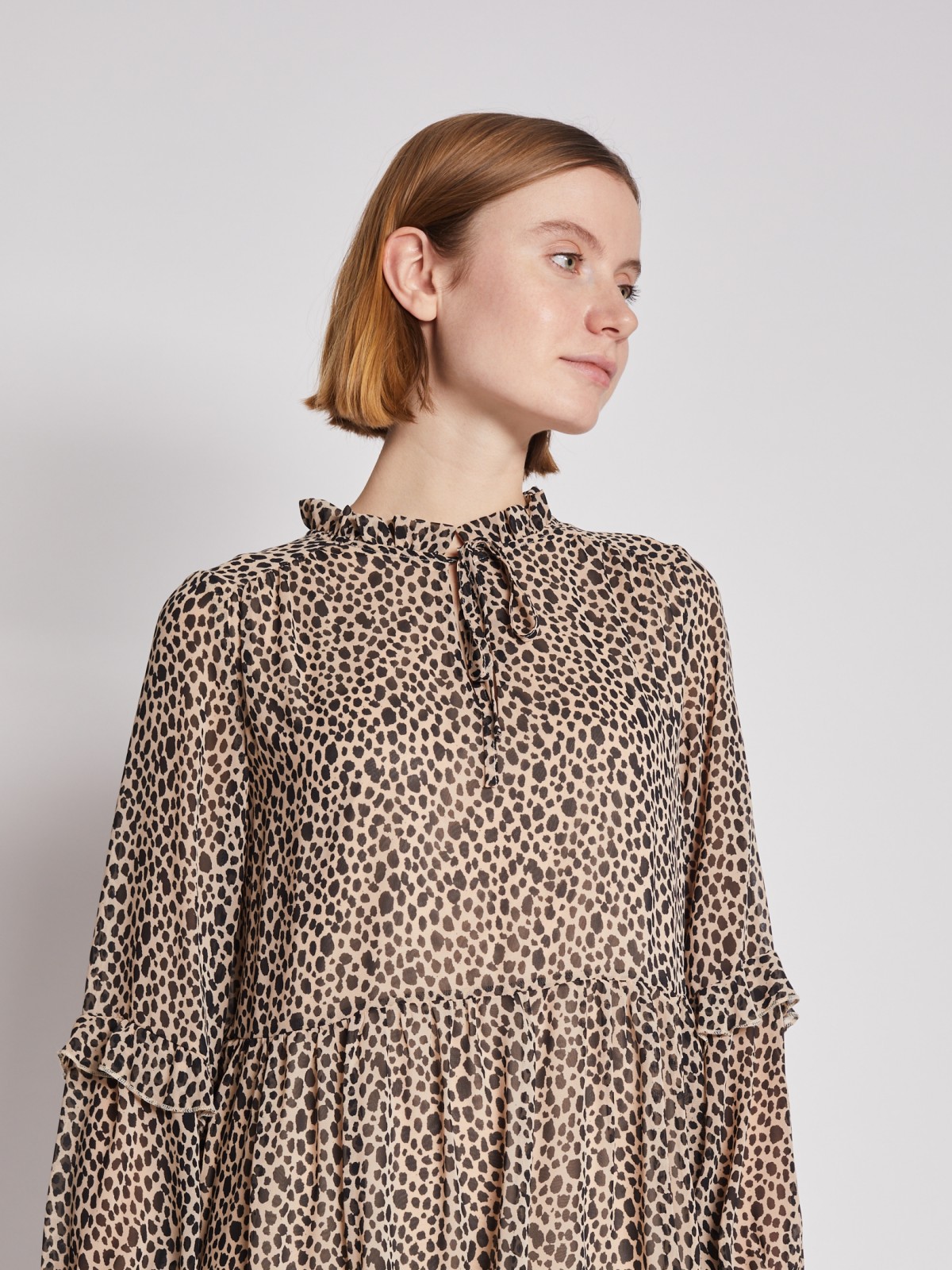 Шифоновое платье с леопардовым принтом zolla 022138262313, цвет бежевый, размер XS - фото 4