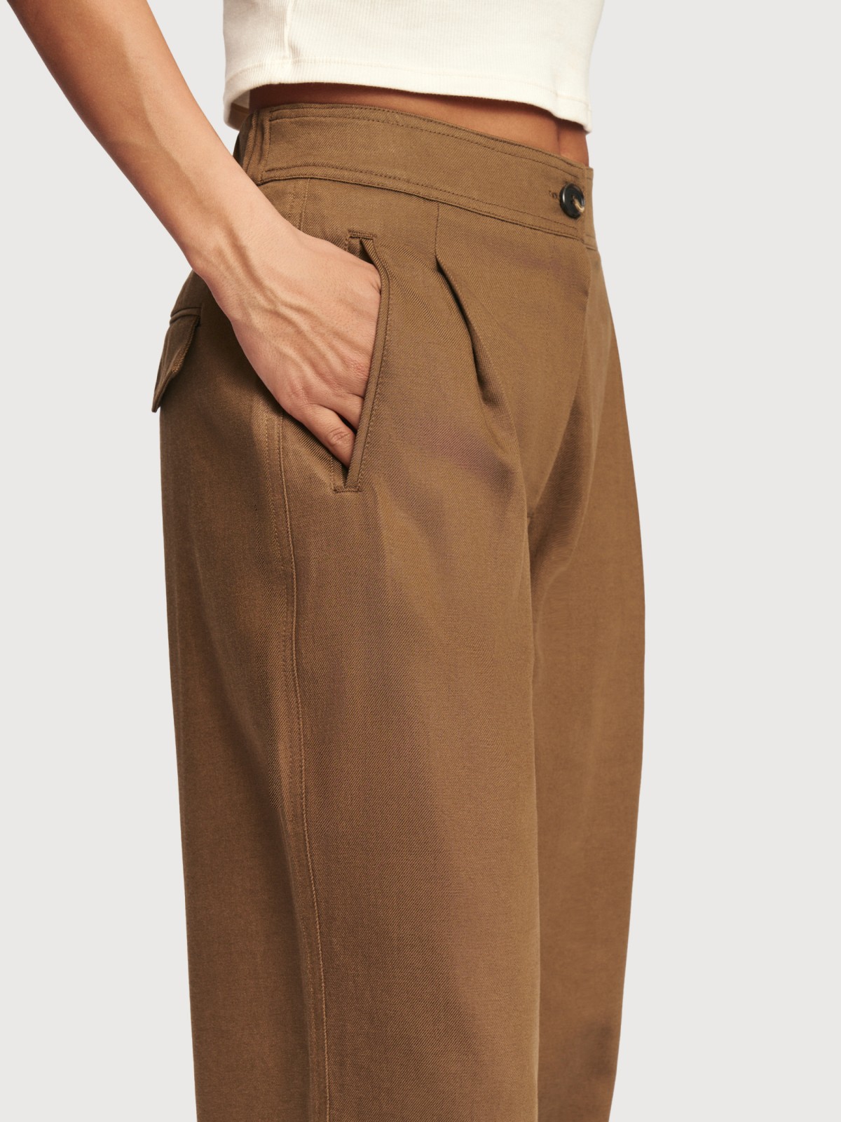 Брюки Carrot на резинке со стрелками