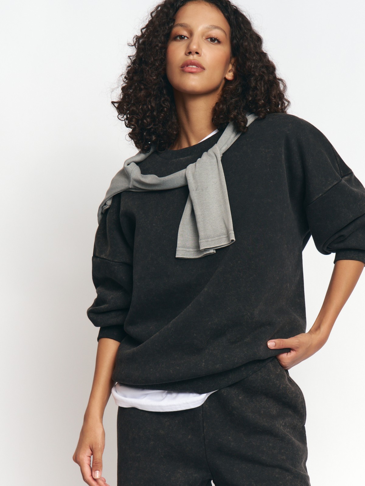 Трикотажный свитшот с варёным эффектом