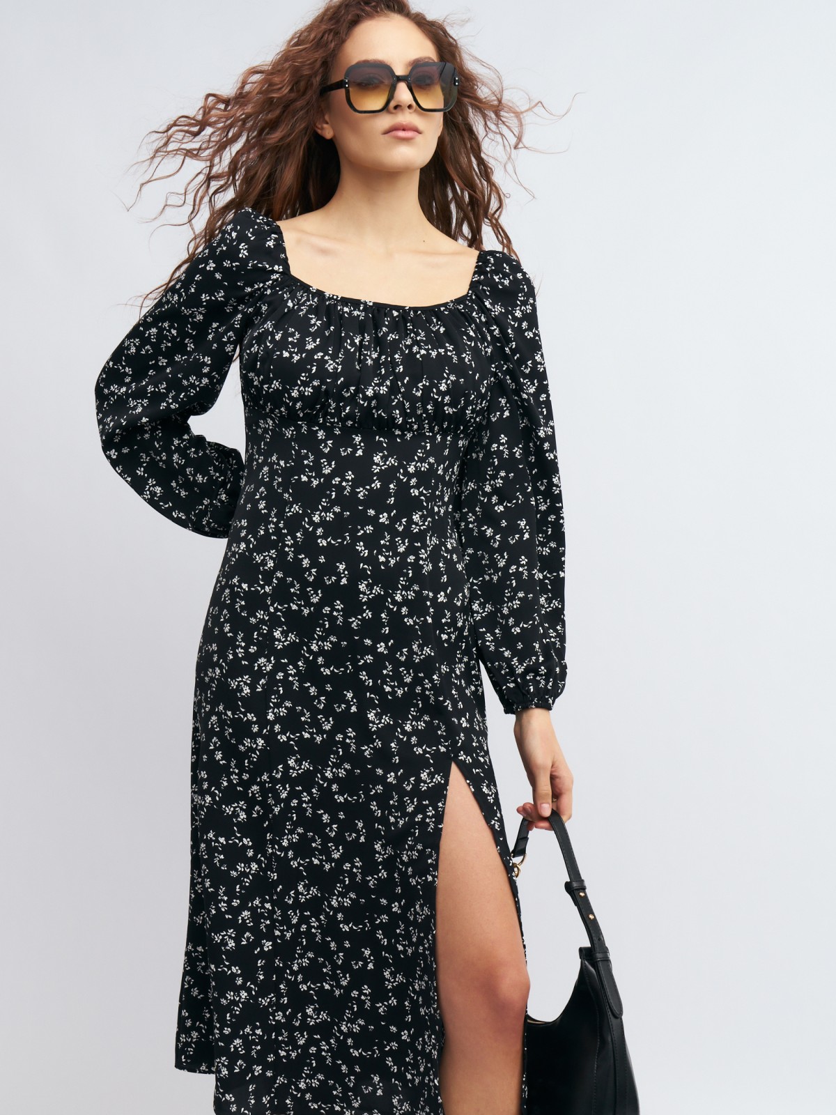 Платье миди с открытыми плечами и разрезом