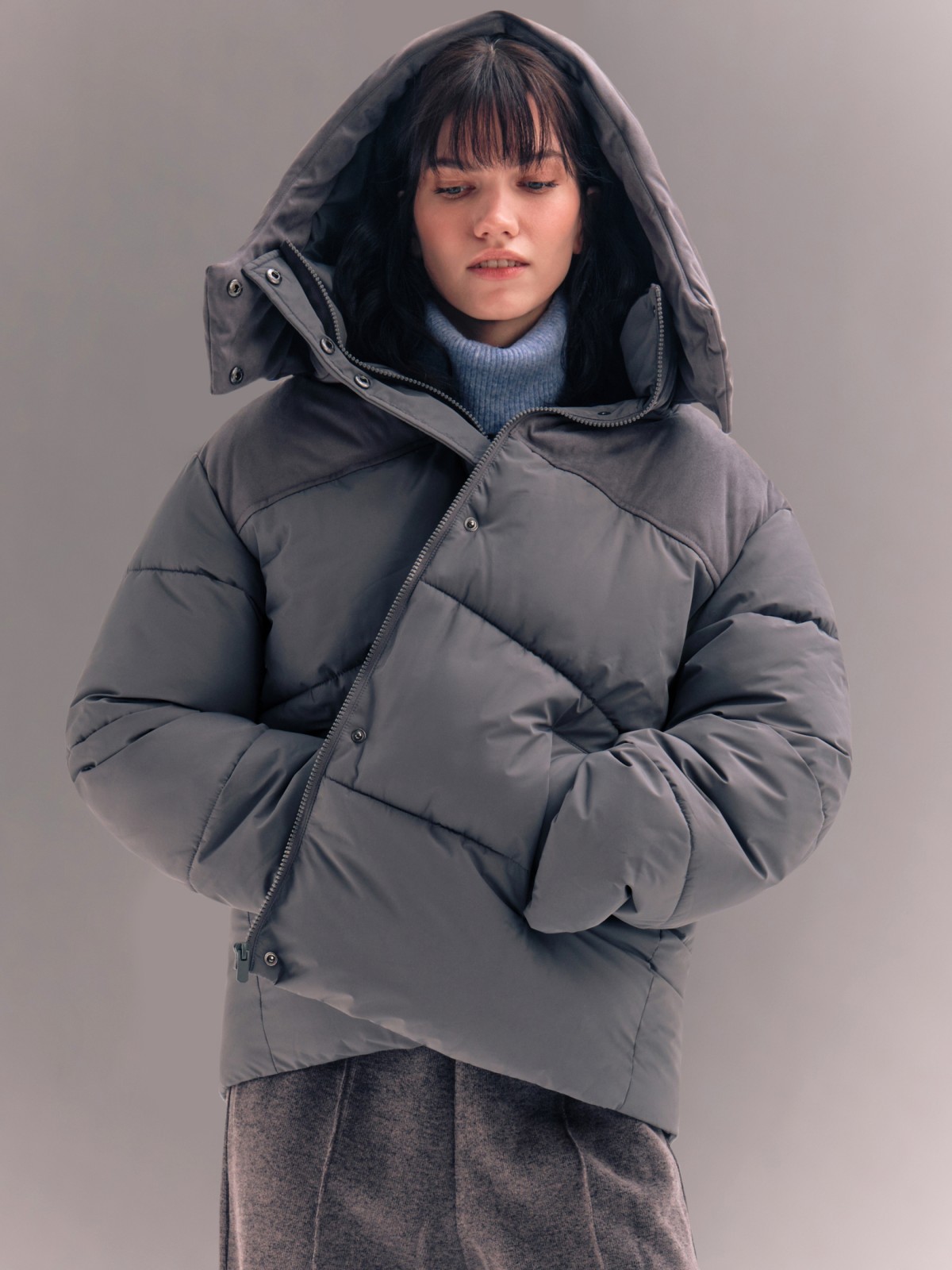 Тёплая дутая куртка с капюшоном