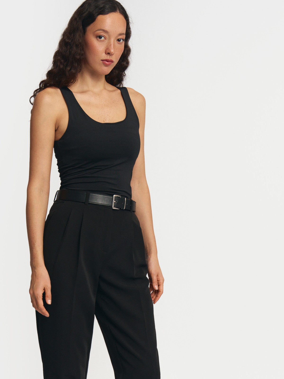 Бесшовный топ-майка без рукавов