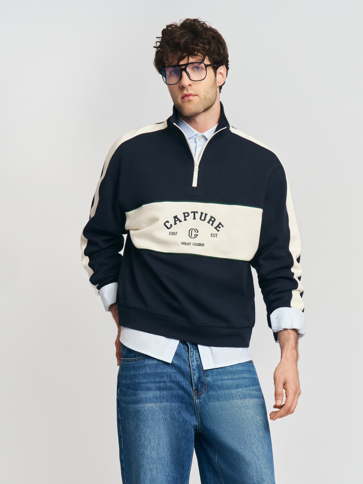 Свитшот с воротником на молнии