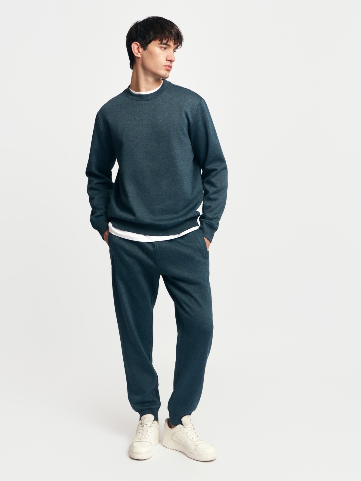 Утеплённый свитшот прямого кроя с длинным рукавом