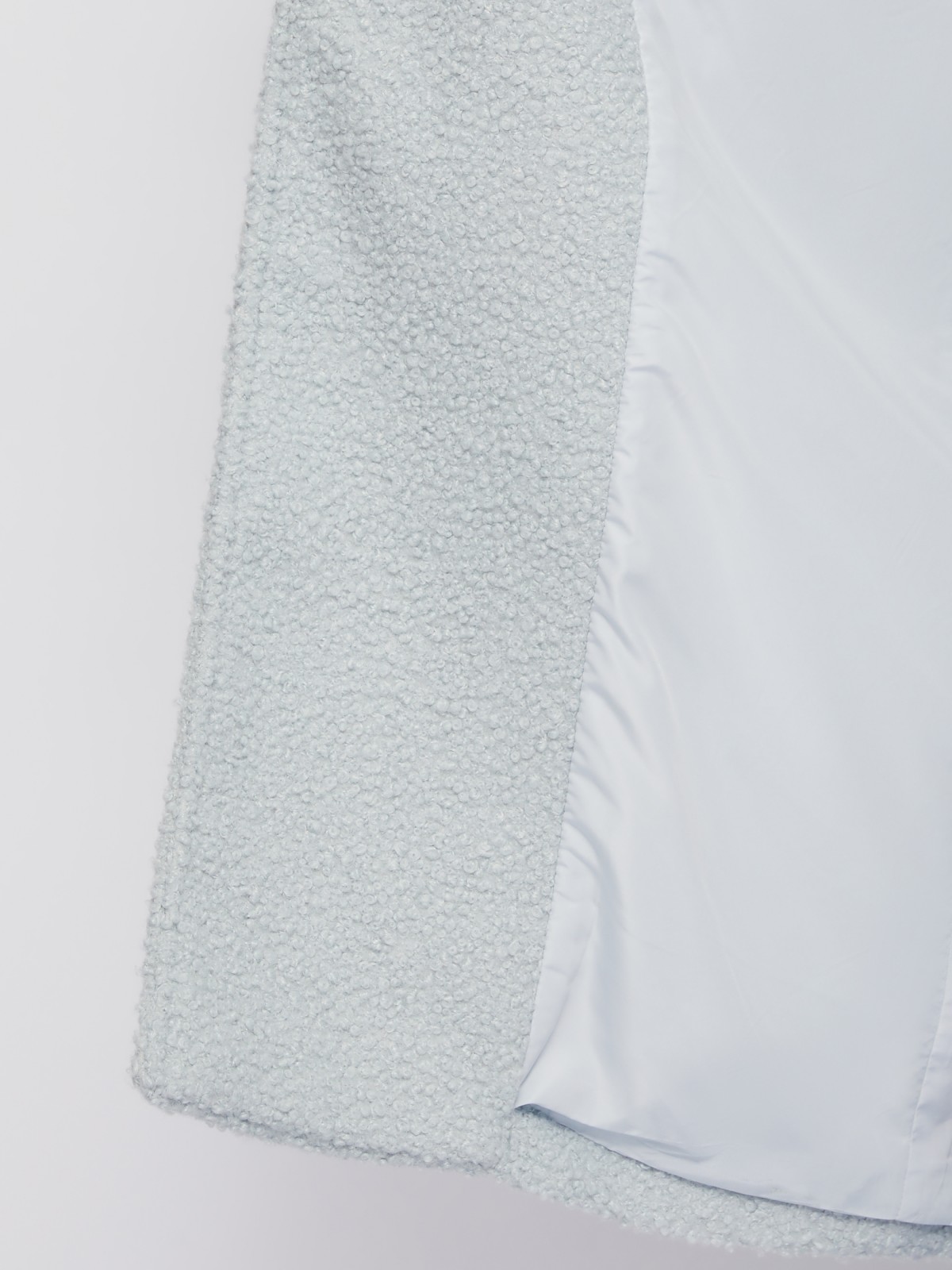 Длинное пальто букле без утеплителя с рукавами реглан и поясом