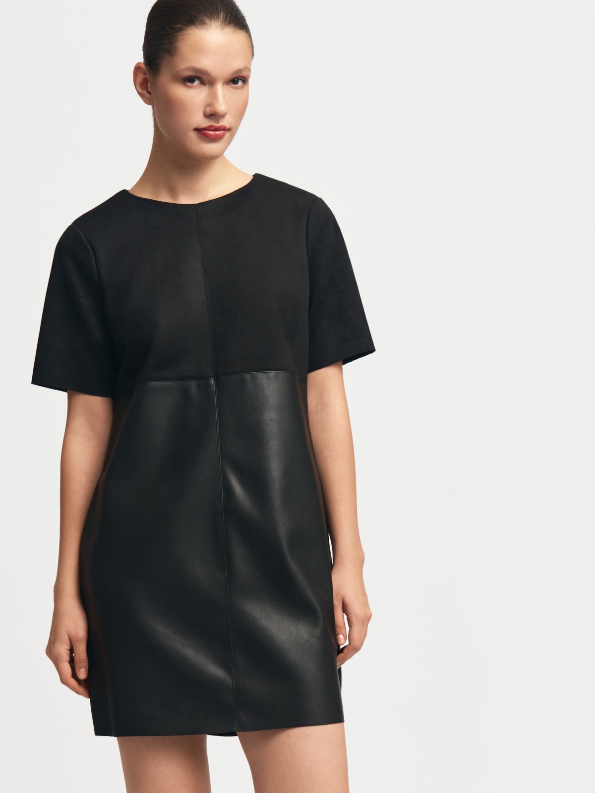 Комбинированное платье-футболка из экокожи и экозамши
