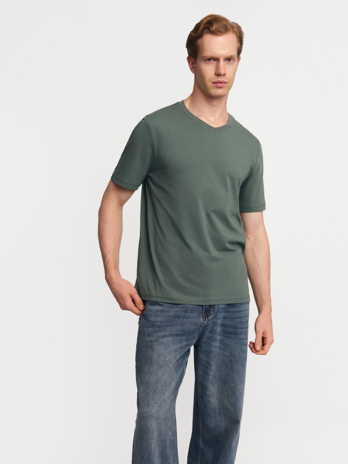 Футболка из хлопка с треугольным вырезом