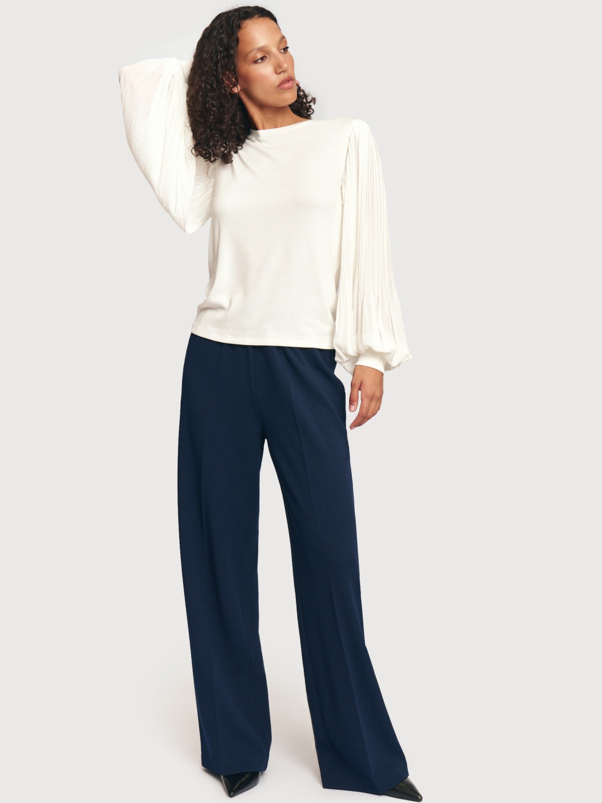 Брюки прямого фасона на резинке со стрелками