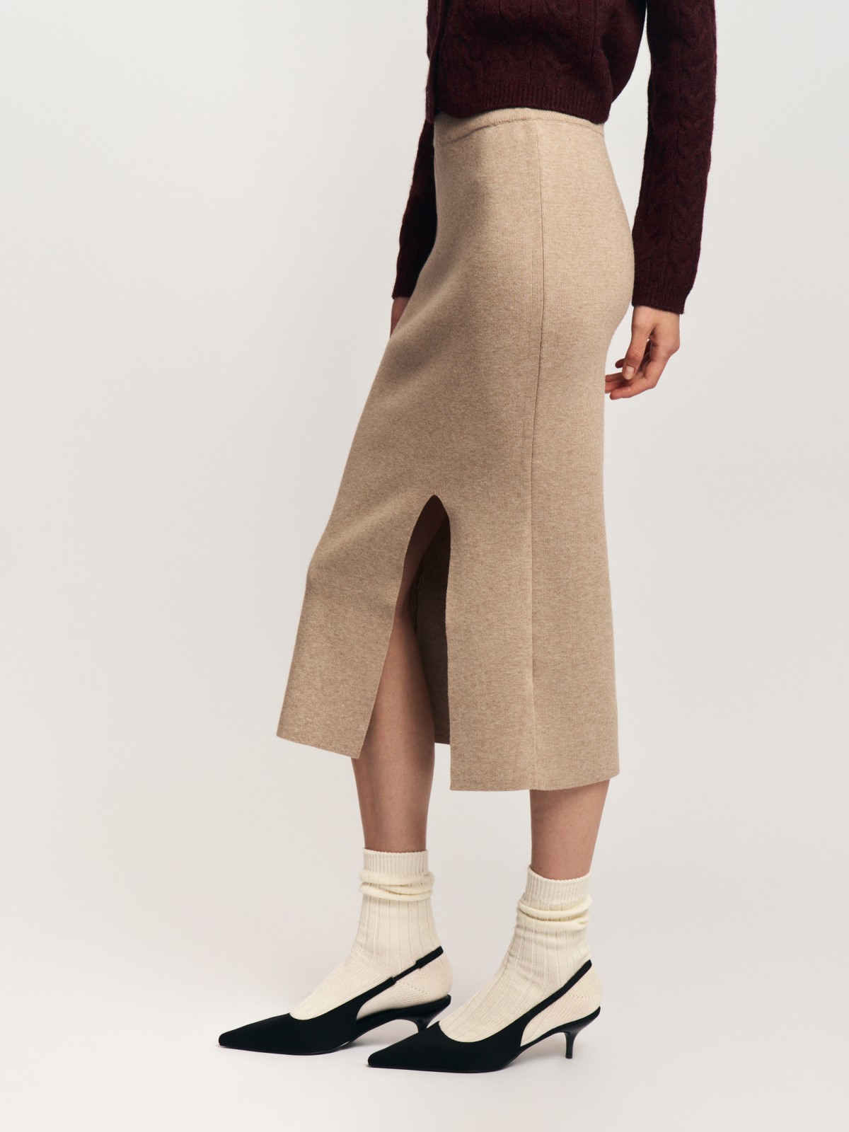 Трикотажная юбка-карандаш с разрезом