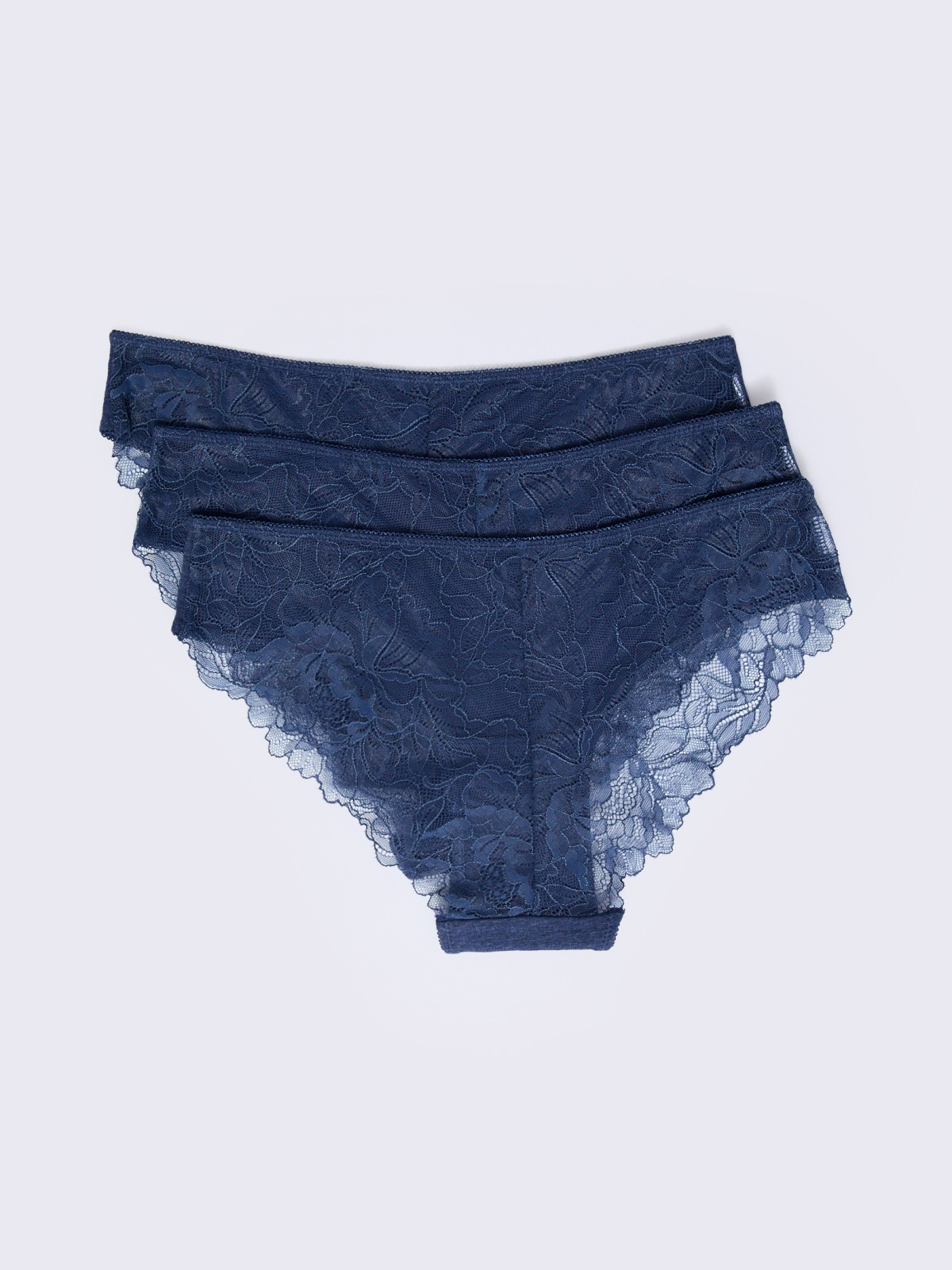 Набор трусов с кружевом (3 шт. в комплекте)