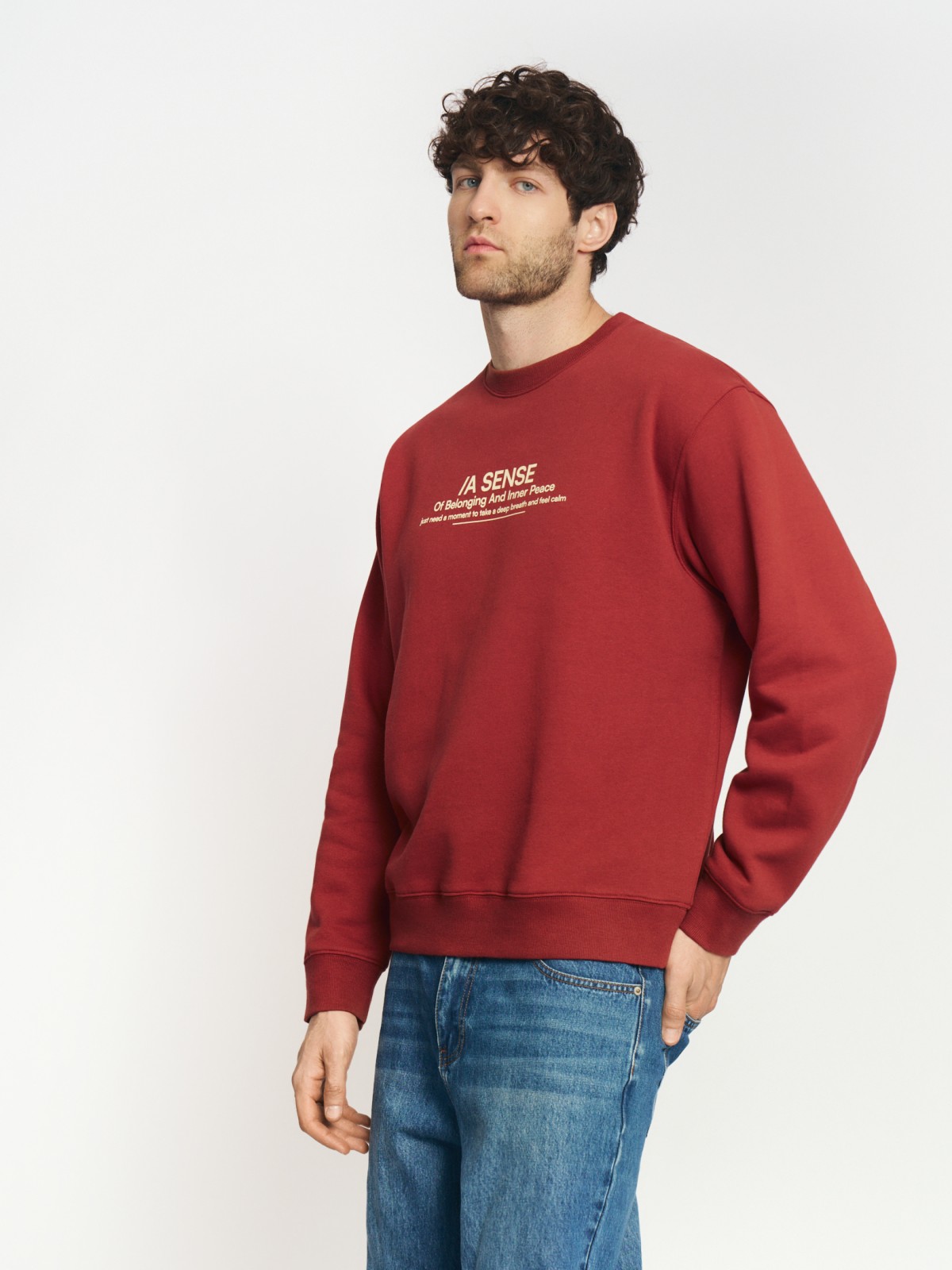 Утеплённый свитшот прямого кроя с надписью